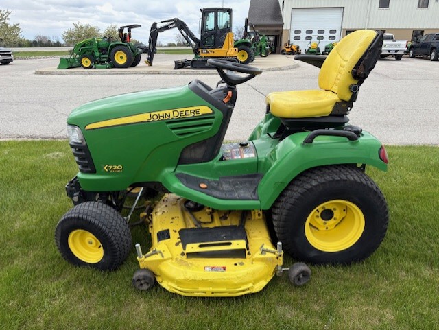 On Lot 2009 John Deere X720 at Tri County Equipment Caro, MI