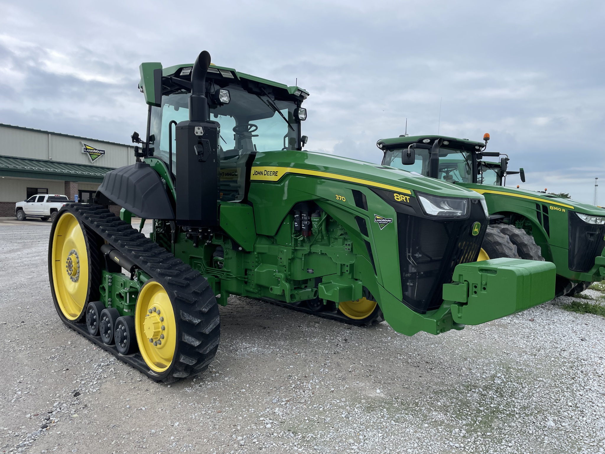  2024 John Deere 8RT 370 at LandMark in Fairfield, NE