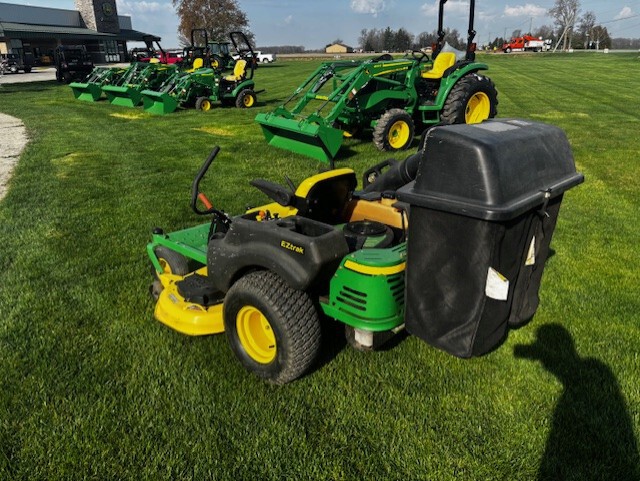 On Lot 2007 John Deere Z425 at Tri County Equipment Sandusky, MI