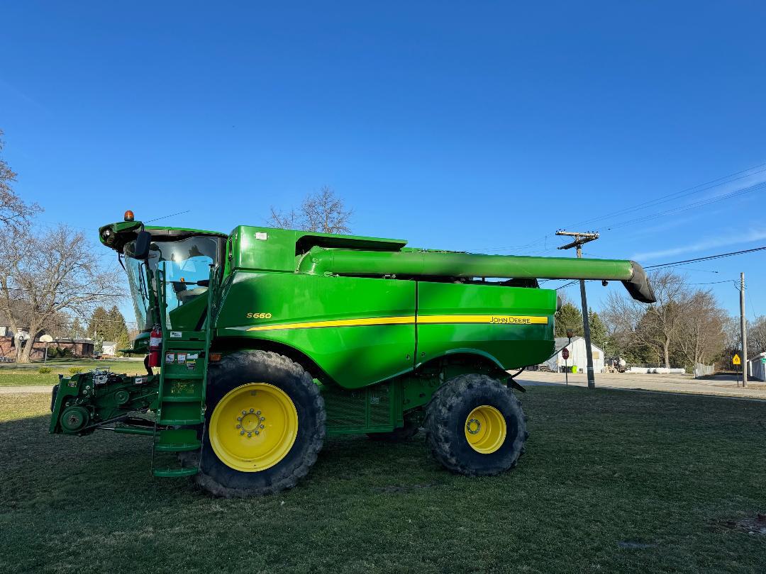 On Lot 2014 John Deere S660 at Tri County Equipment Bad Axe, MI