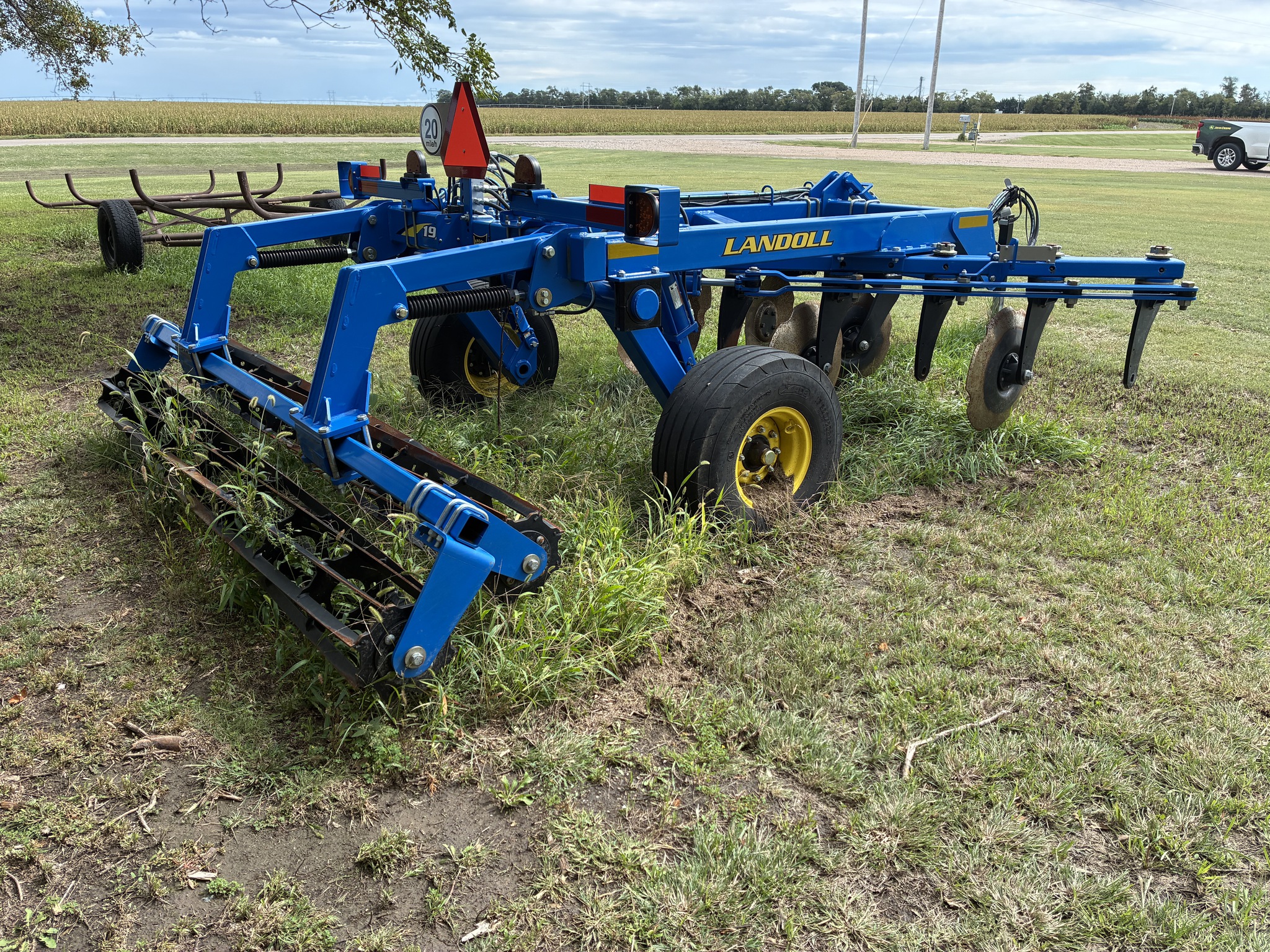  2022 Landoll 1910-11 Pivot Track Closer at LandMark in Minden, NE