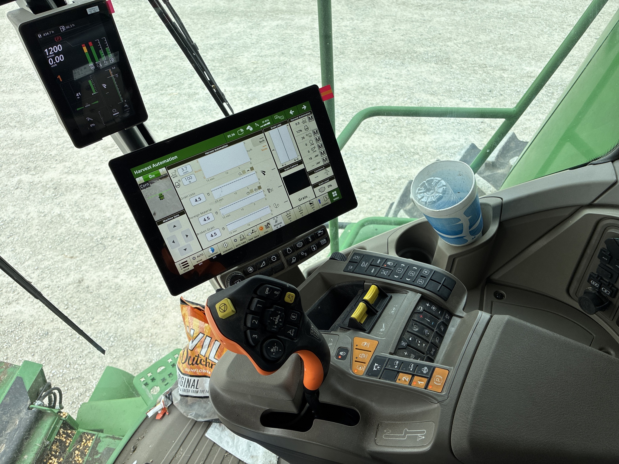  2025 John Deere S7 800 at LandMark in Smith Center, KS