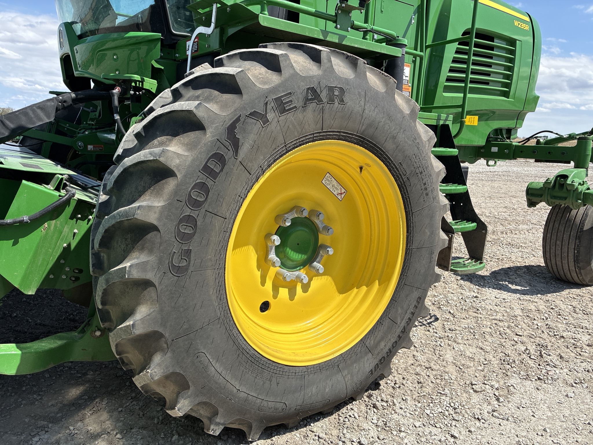  2024 John Deere W235R at LandMark in Fairfield, NE