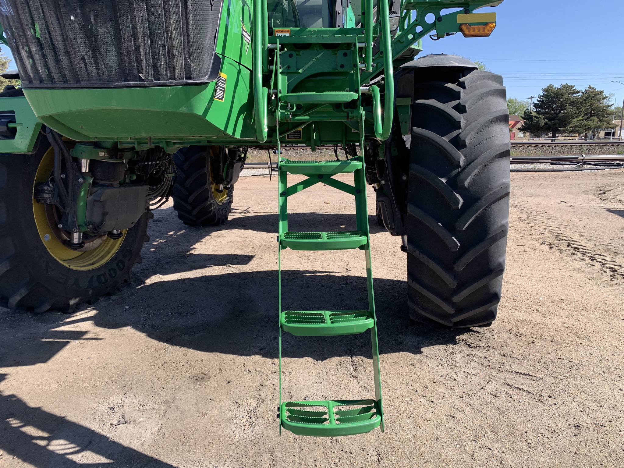  2023 John Deere 600R at LandMark in Gothenburg, NE