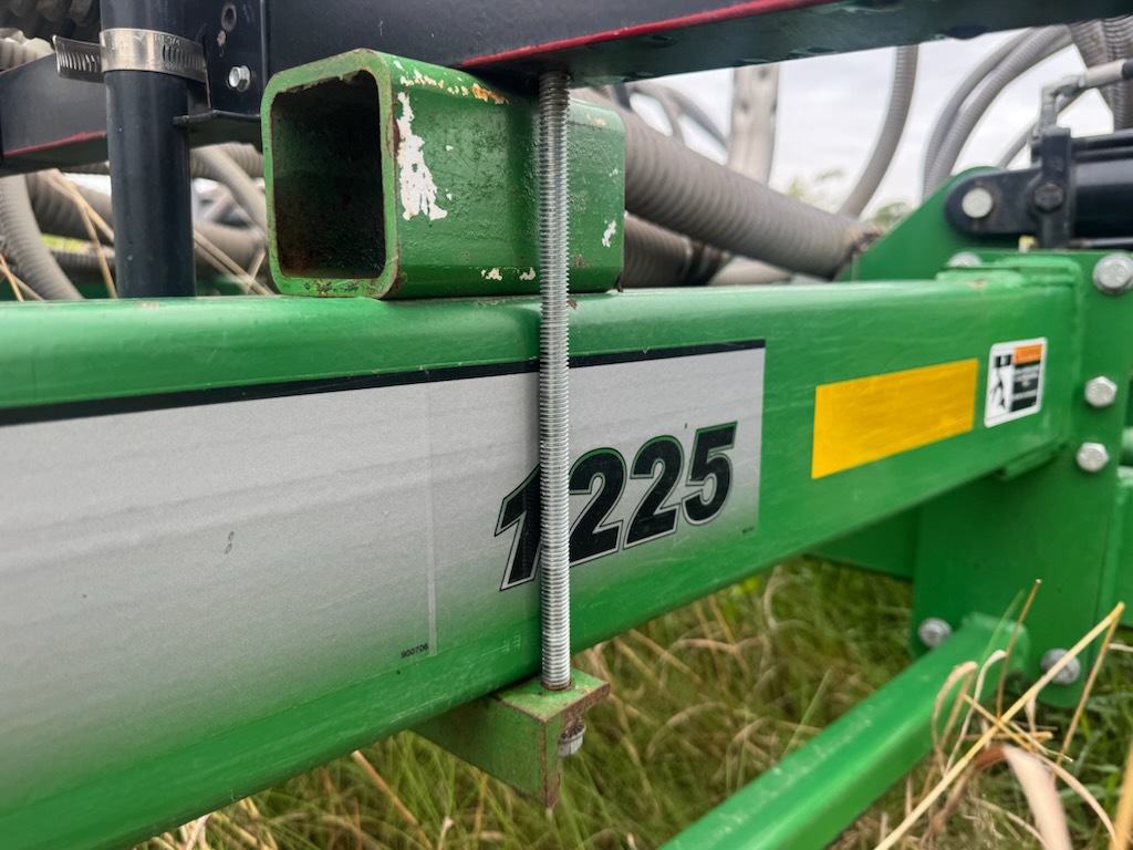  2014 UNVERFERTH 1225 at LandMark in Smith Center, KS