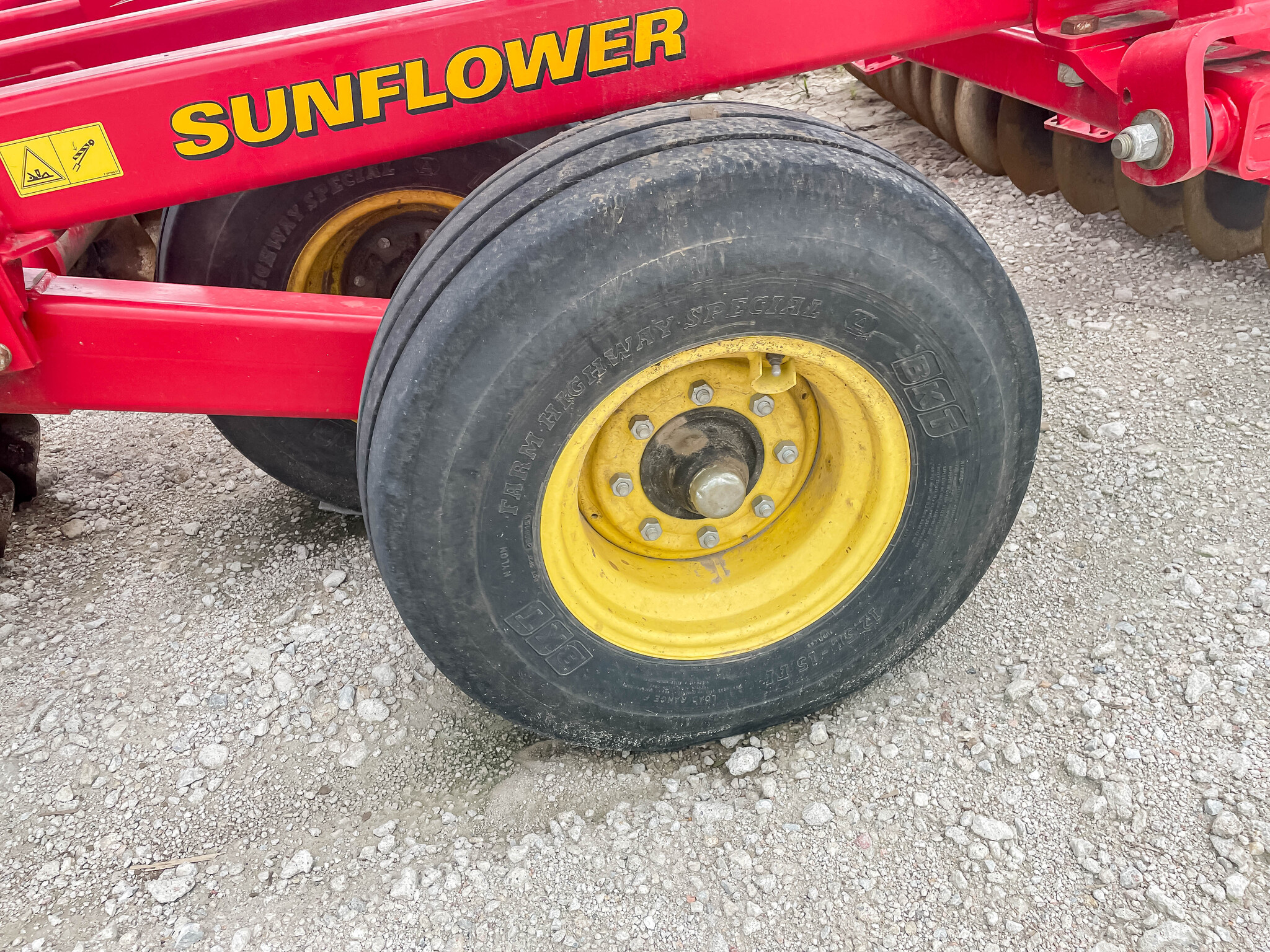  2021 Sunflower 6830-25 at LandMark in Minden, NE