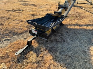  2010 Universal 1535 Field Loader at LandMark in Smith Center, KS