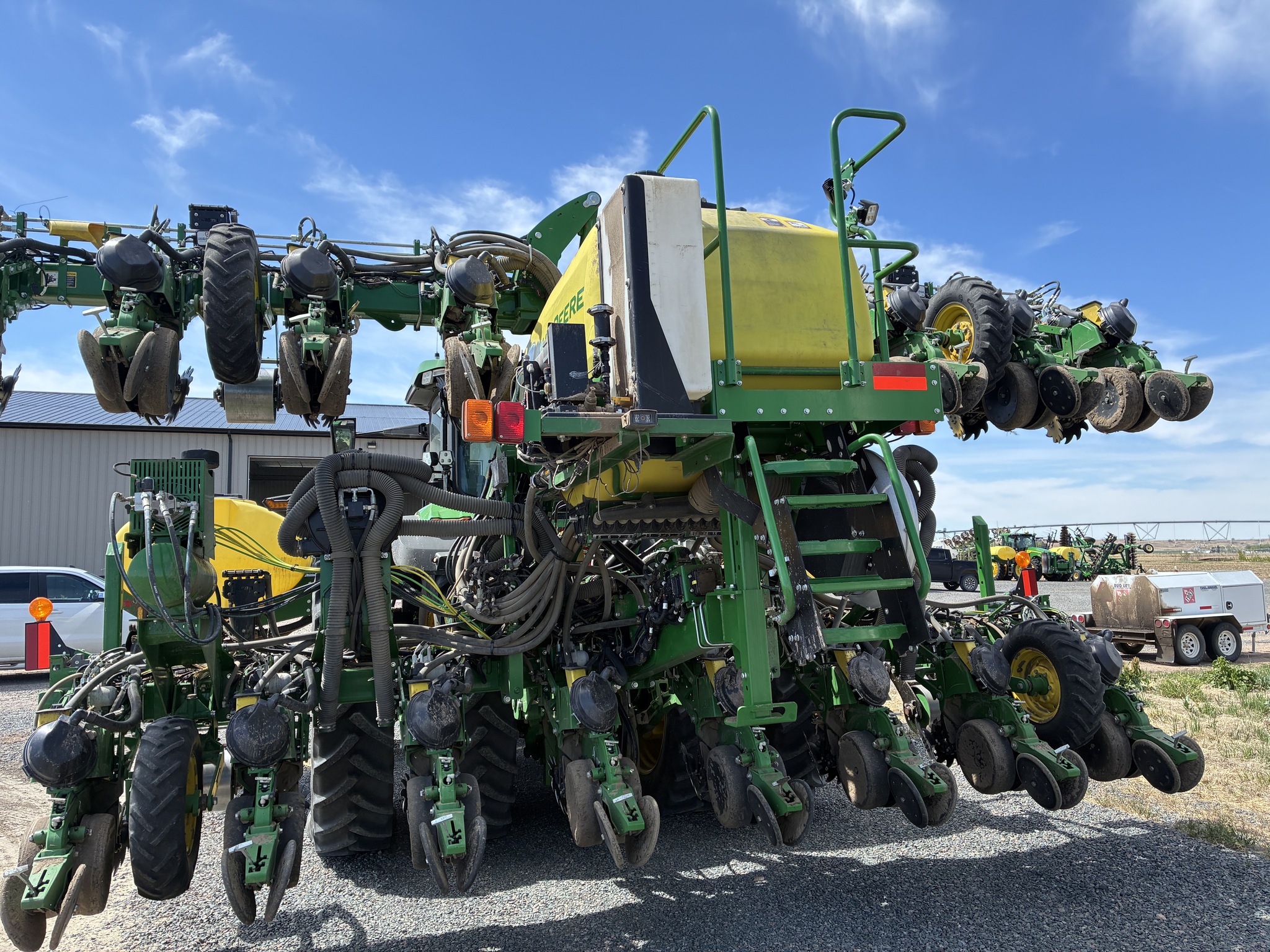  2024 John Deere 1725 at LandMark in Gothenburg, NE