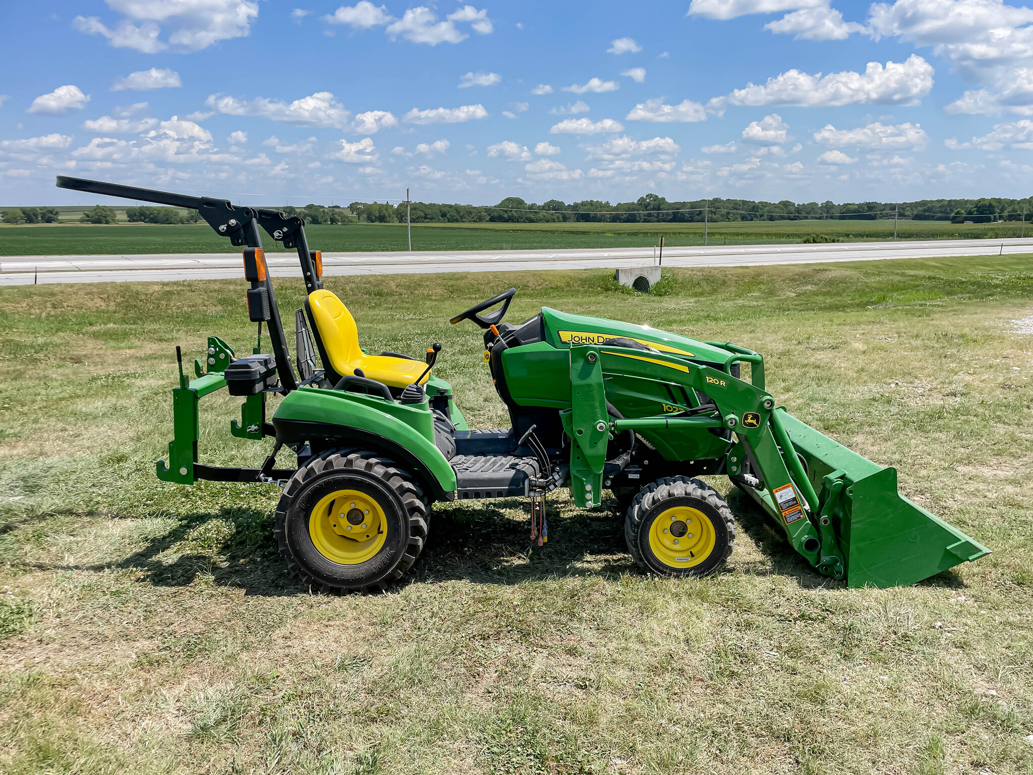  2022 John Deere 1023E at LandMark in Phillipsburg, KS