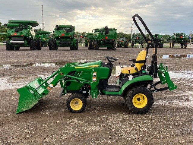   John Deere 1025R at LandMark in Gothenburg, NE