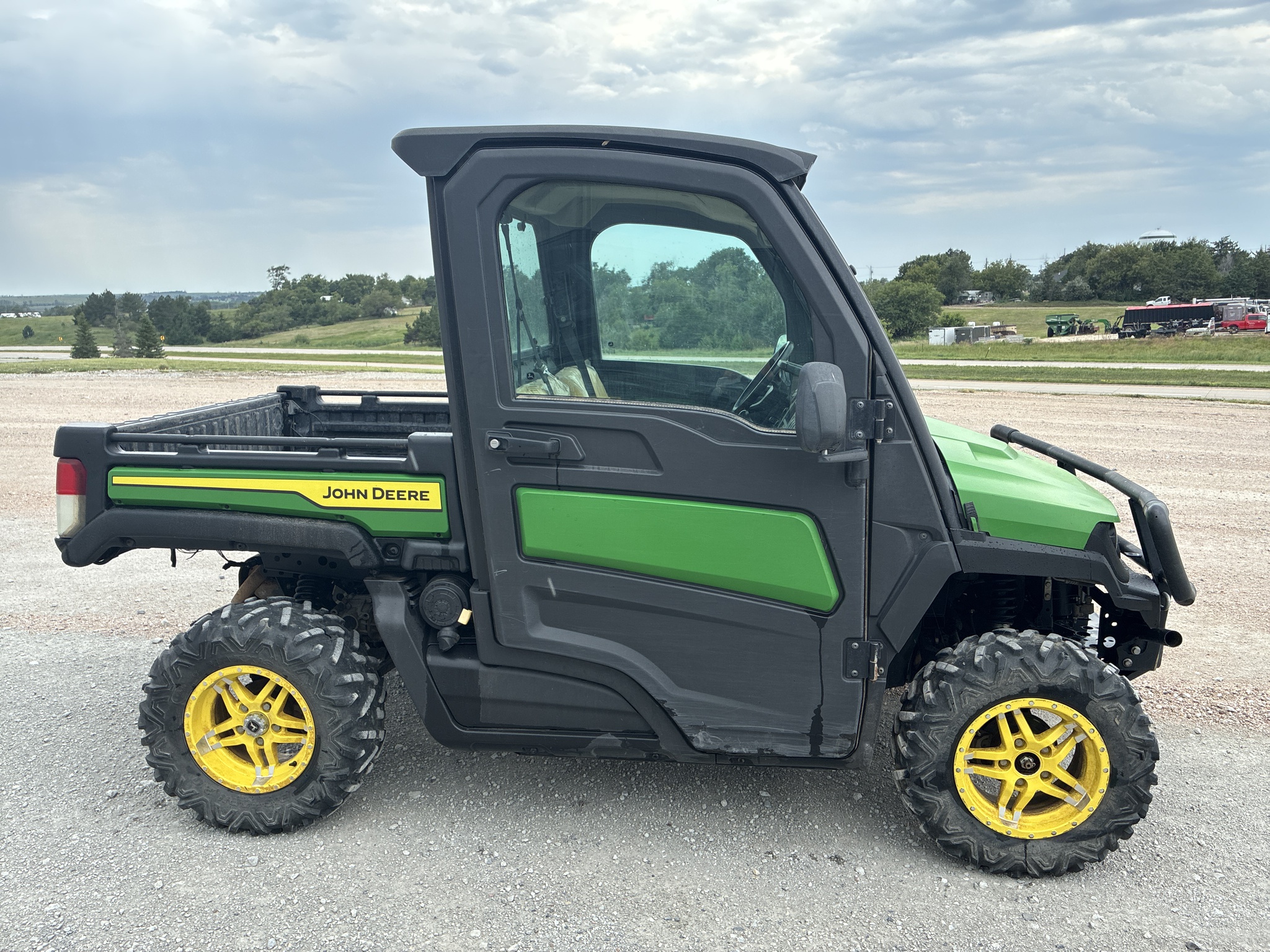  2022 John Deere XUV835M HVAC Cab at LandMark in Hebron, NE