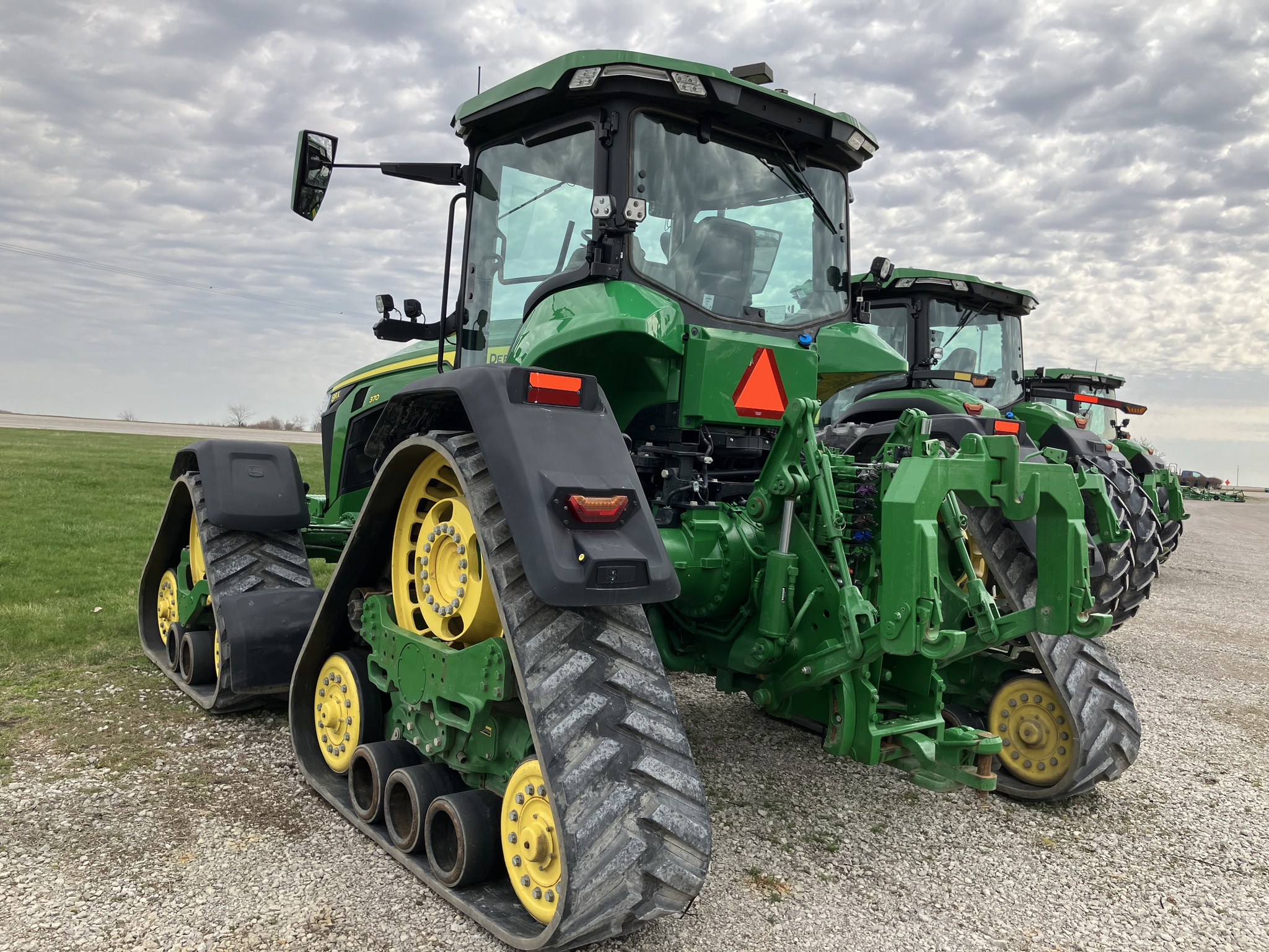 S Pend 2021 John Deere 8RX 370 at Tri County Equipment Caro, MI