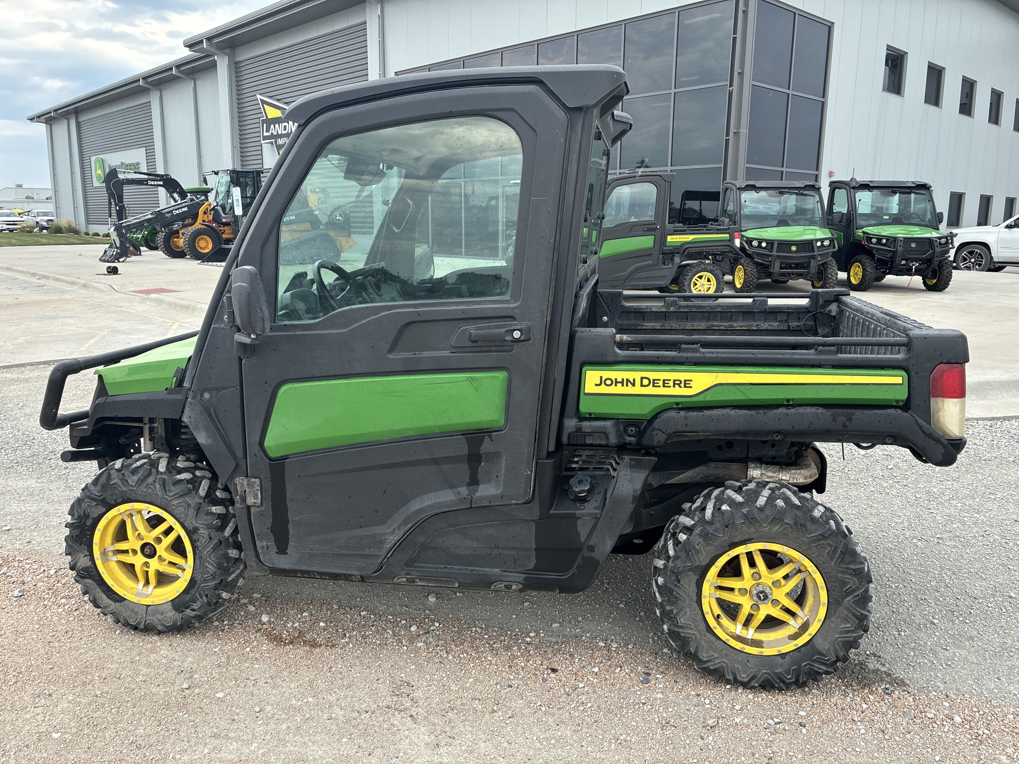  2022 John Deere XUV835M HVAC Cab at LandMark in Hebron, NE