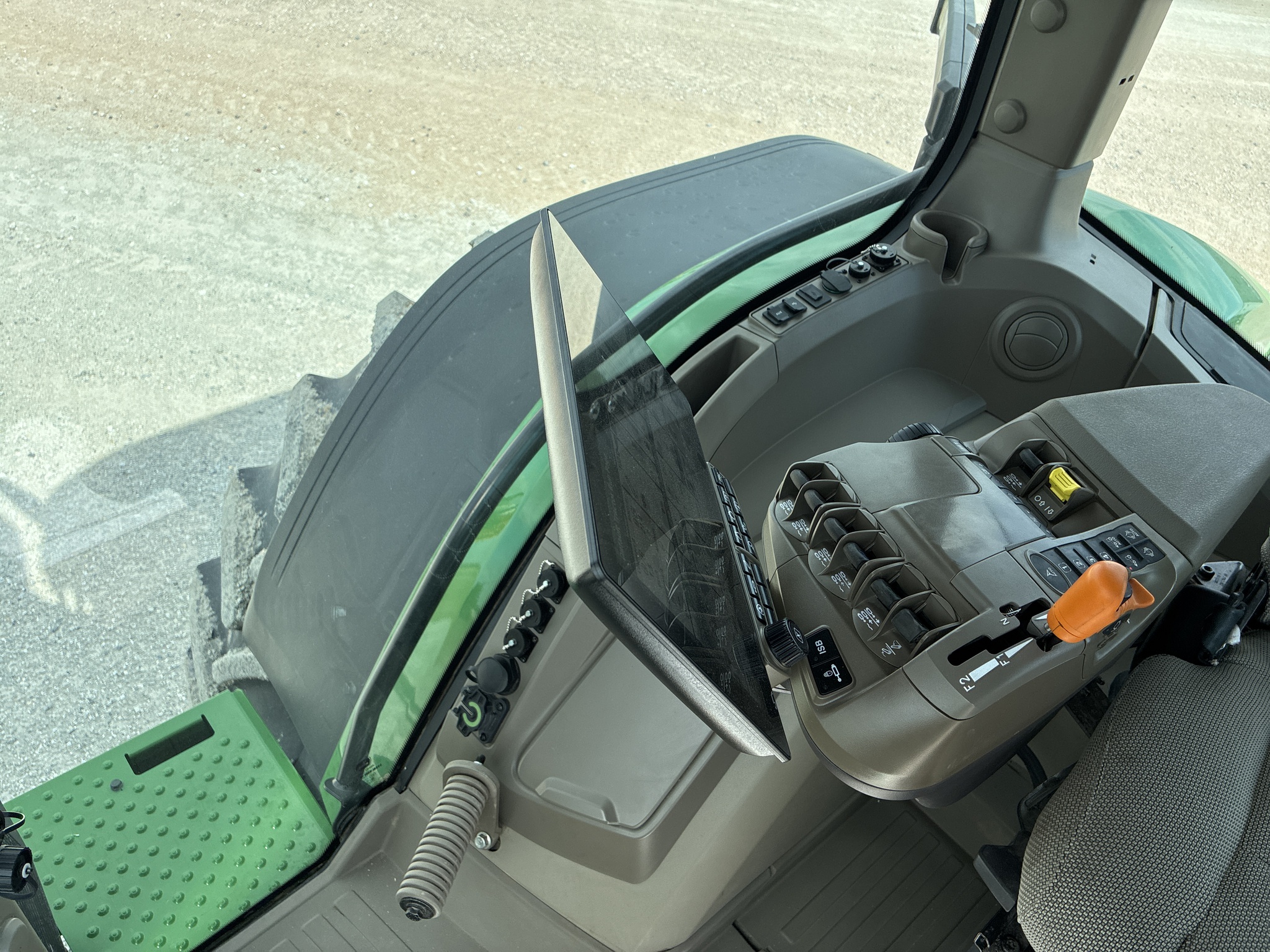  2024 John Deere 8R 340 at LandMark in Hebron, NE