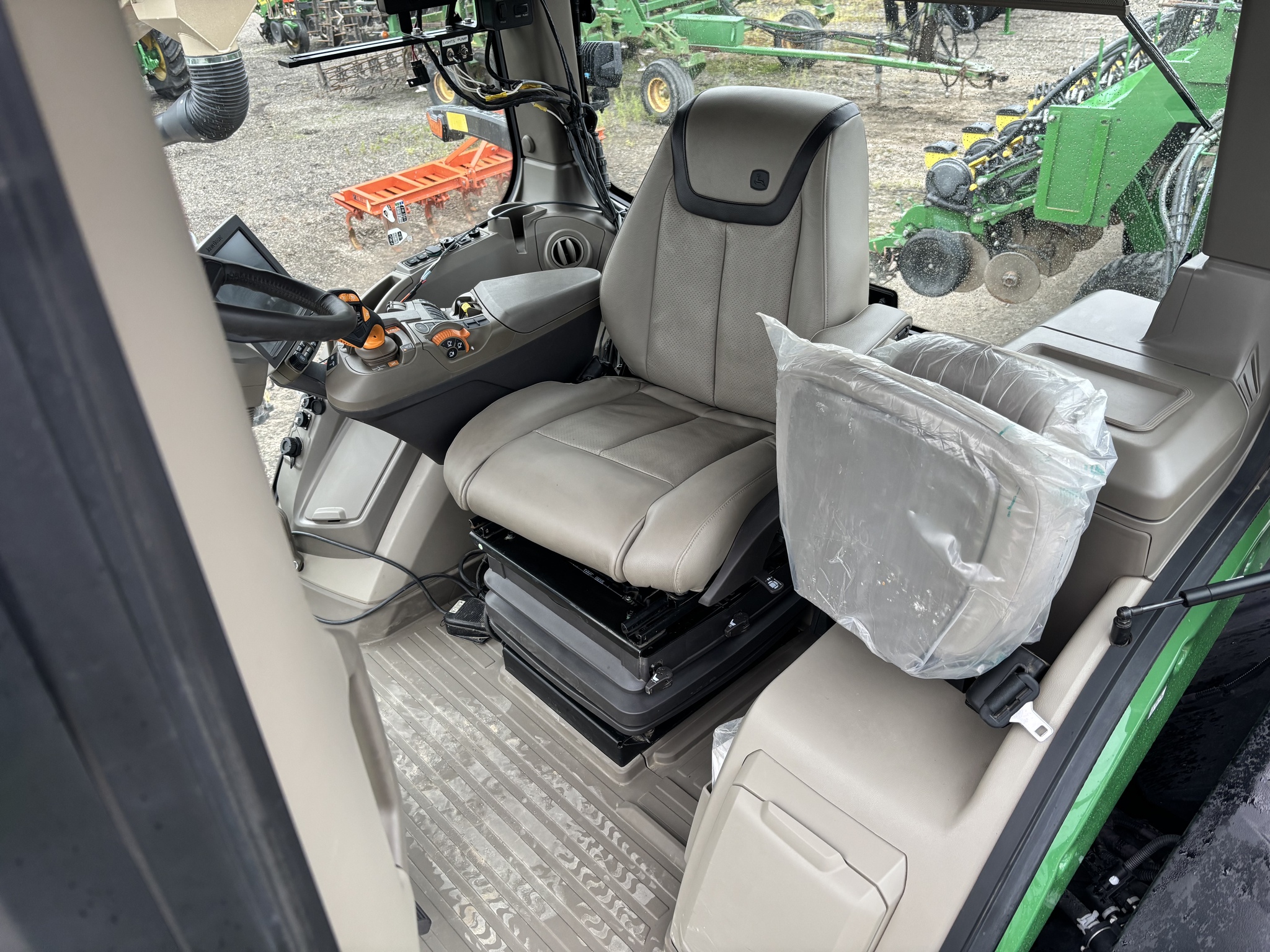 On Lot 2022 John Deere 8RT 370 at Tri County Equipment Sandusky, MI