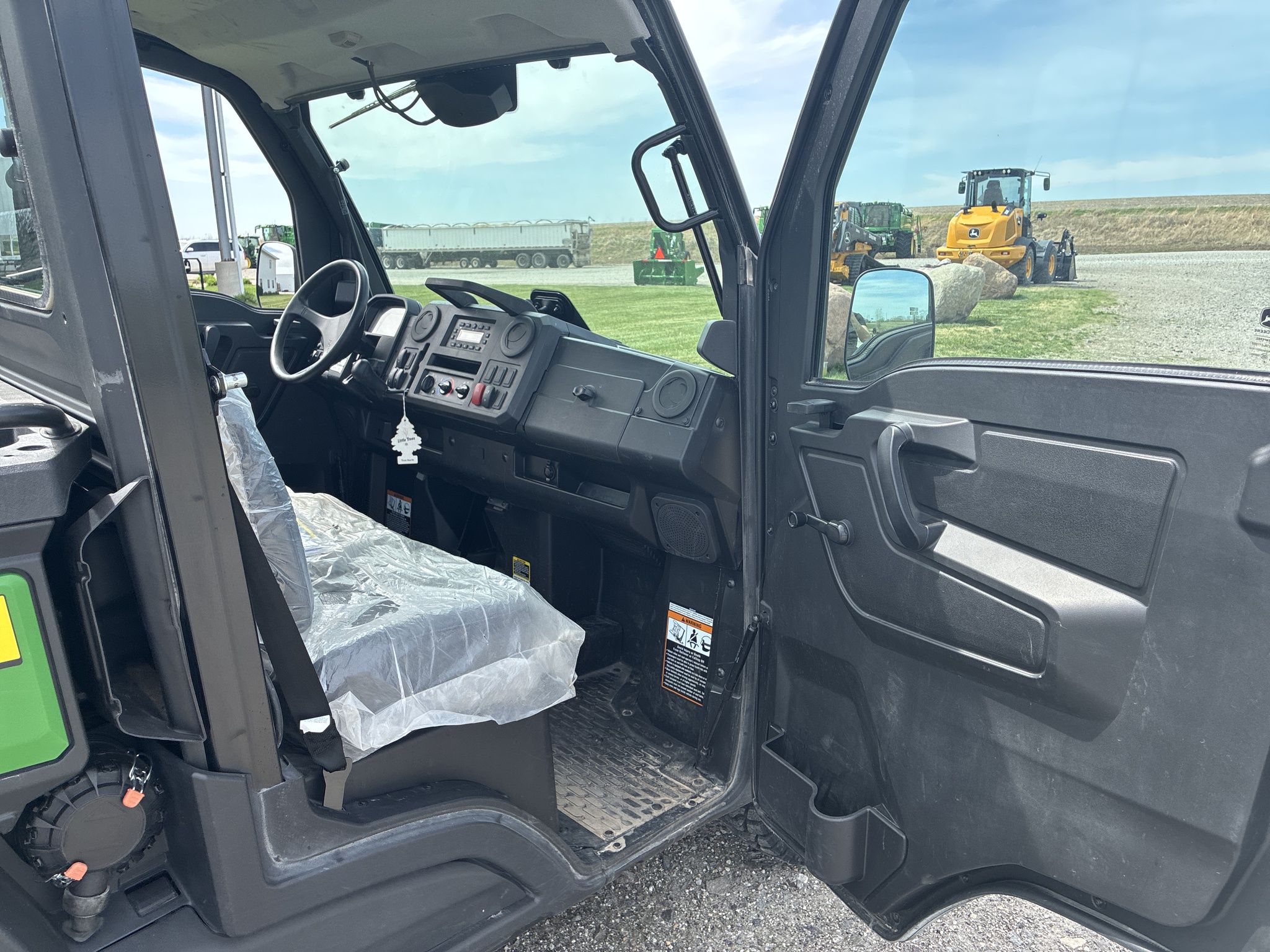  2025 John Deere XUV 845M at LandMark in Marysville, KS