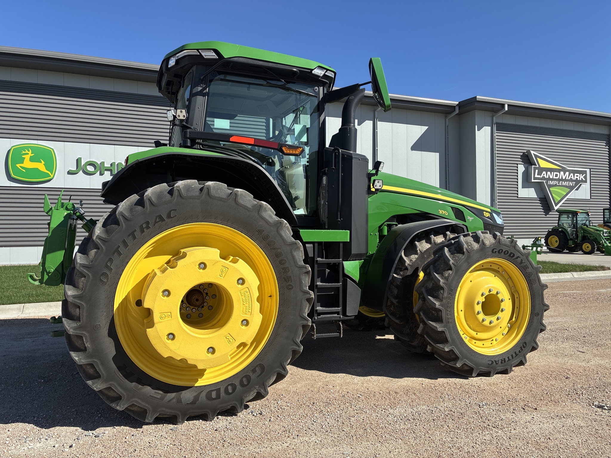  2025 John Deere 8R 370 at LandMark in Hebron, NE