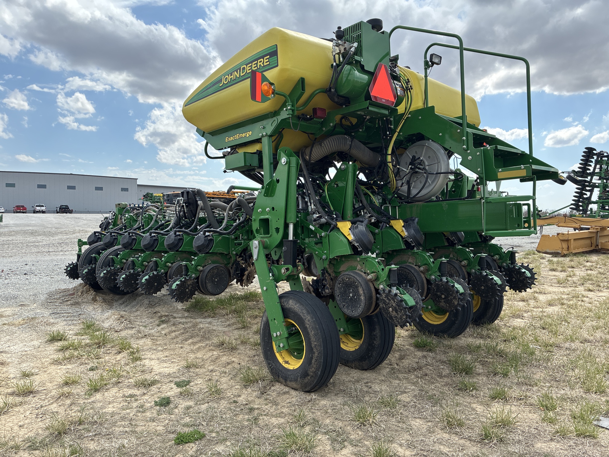  2018 John Deere 1775NT at LandMark in Hebron, NE