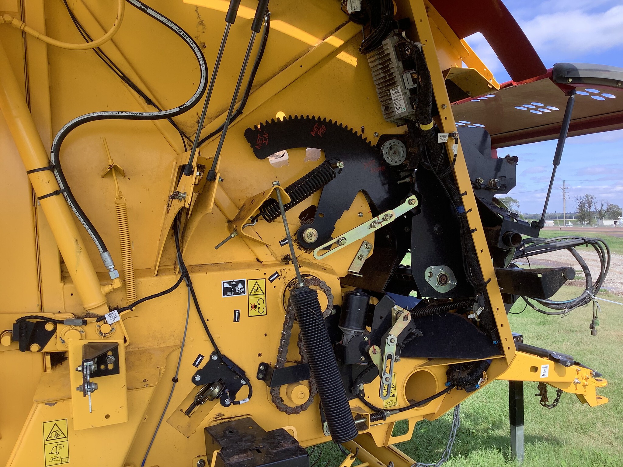  2023 NEW HOLLAND Rollbelt 560 at LandMark in Beatrice, NE