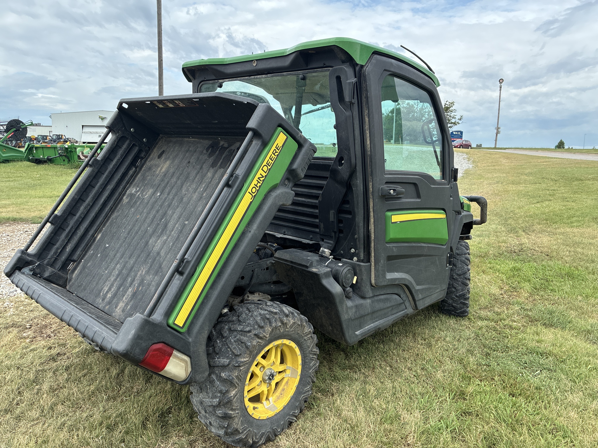  2019 John Deere XUV 835R at LandMark in Beatrice, NE