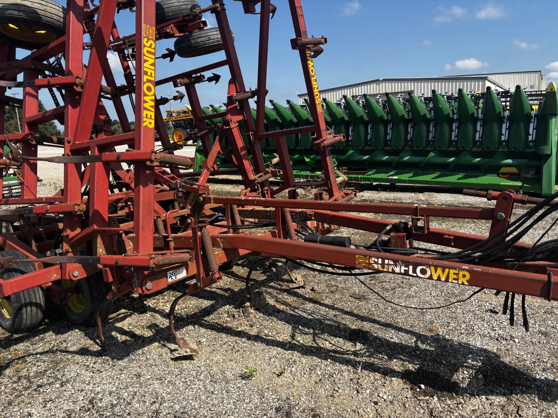 On Lot  Sunflower 5033-30 at Tri County Equipment Sandusky, MI