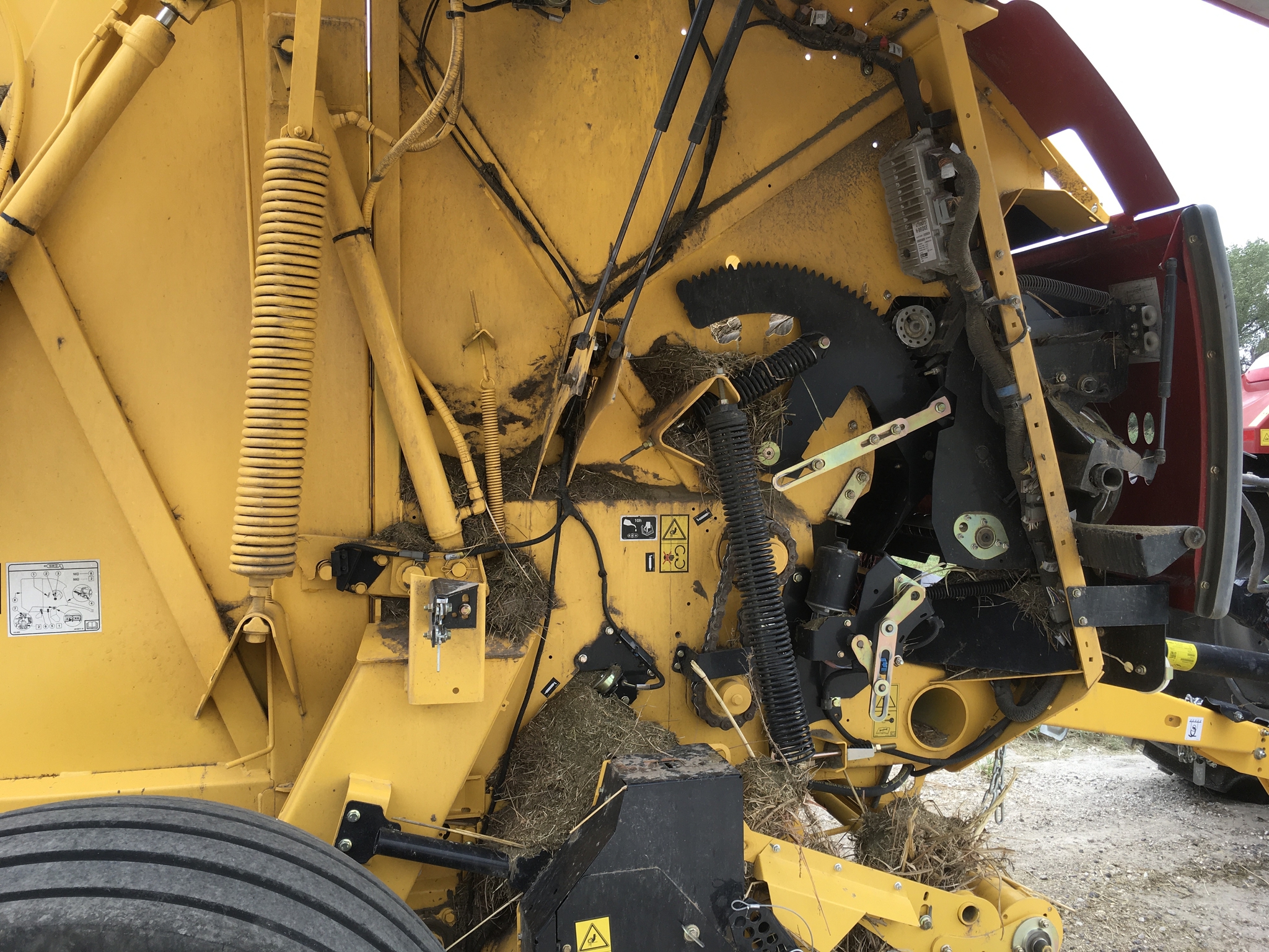  2023 NEW HOLLAND Rollbelt 560 at LandMark in Phillipsburg, KS