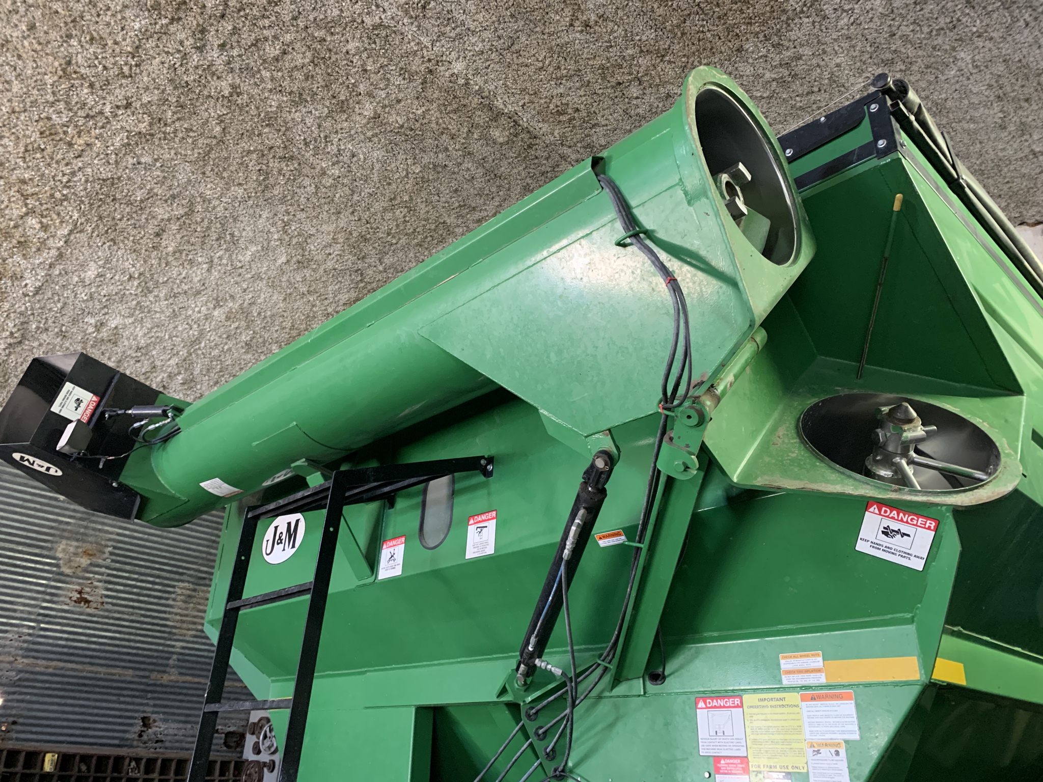  2012 J&m 750-18 at LandMark in Fairfield, NE