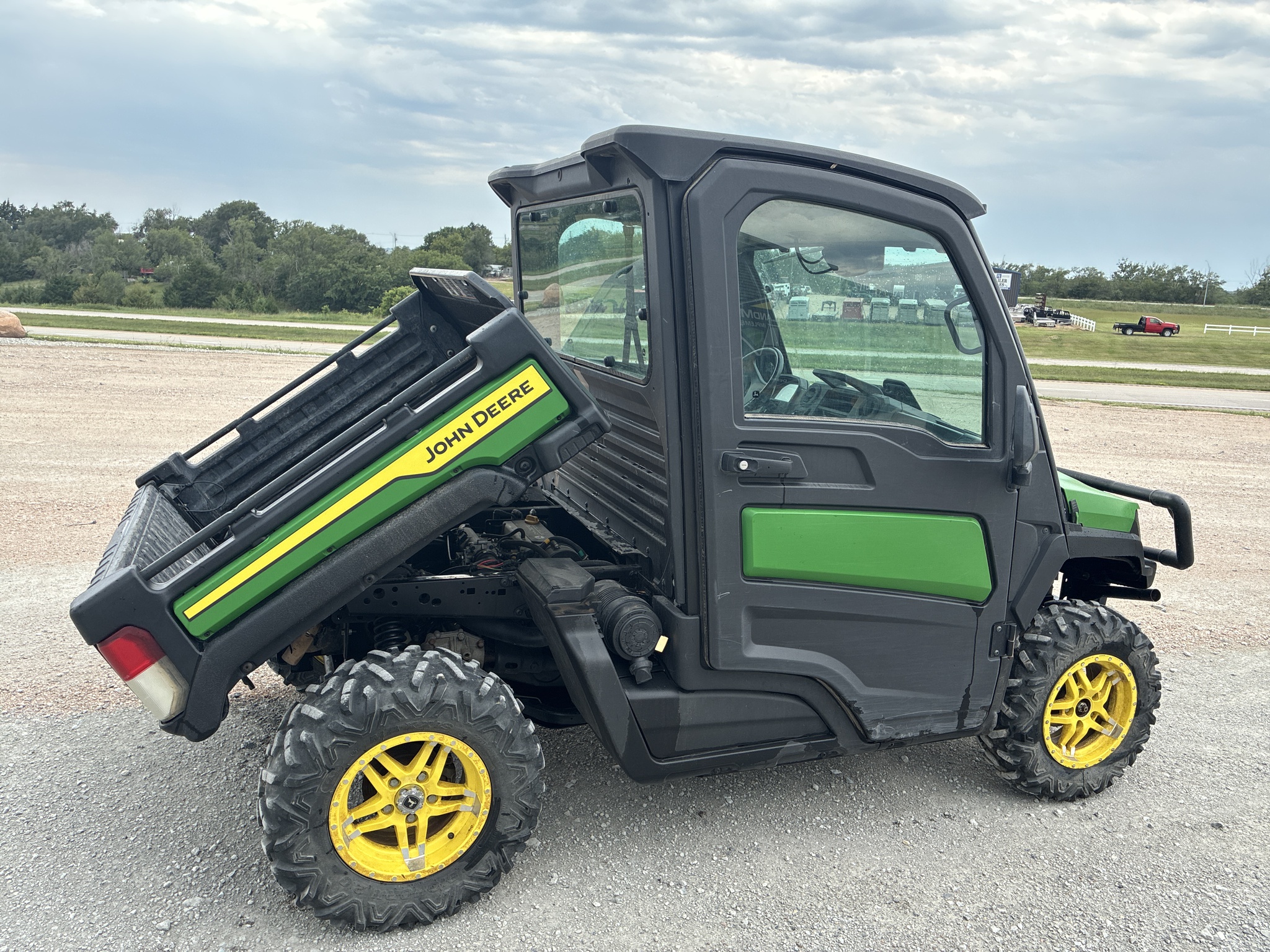  2022 John Deere XUV835M HVAC Cab at LandMark in Hebron, NE