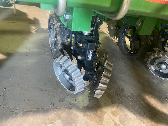  2025 John Deere 1725 at LandMark in Hastings, NE