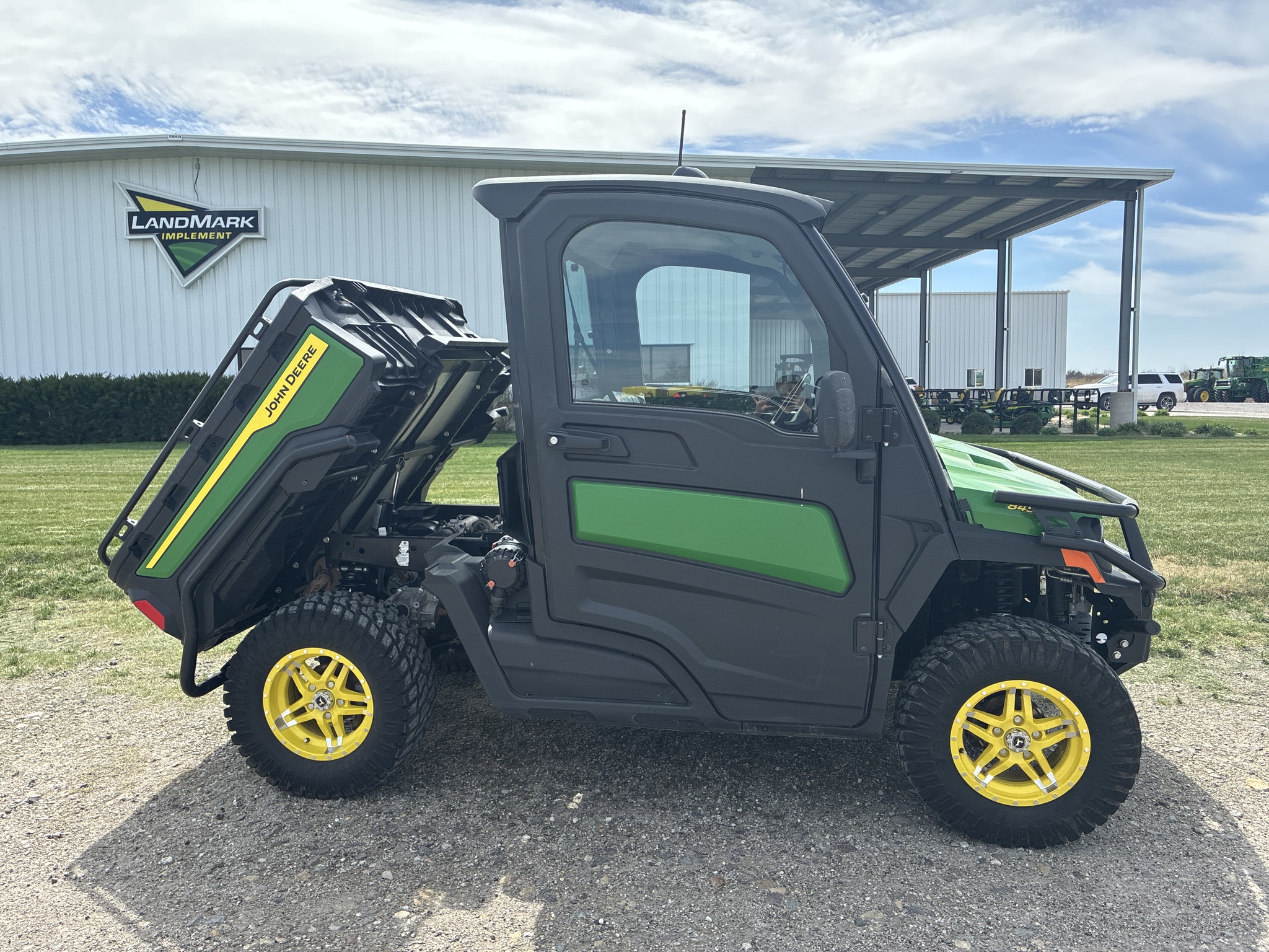  2025 John Deere XUV 845M at LandMark in Marysville, KS