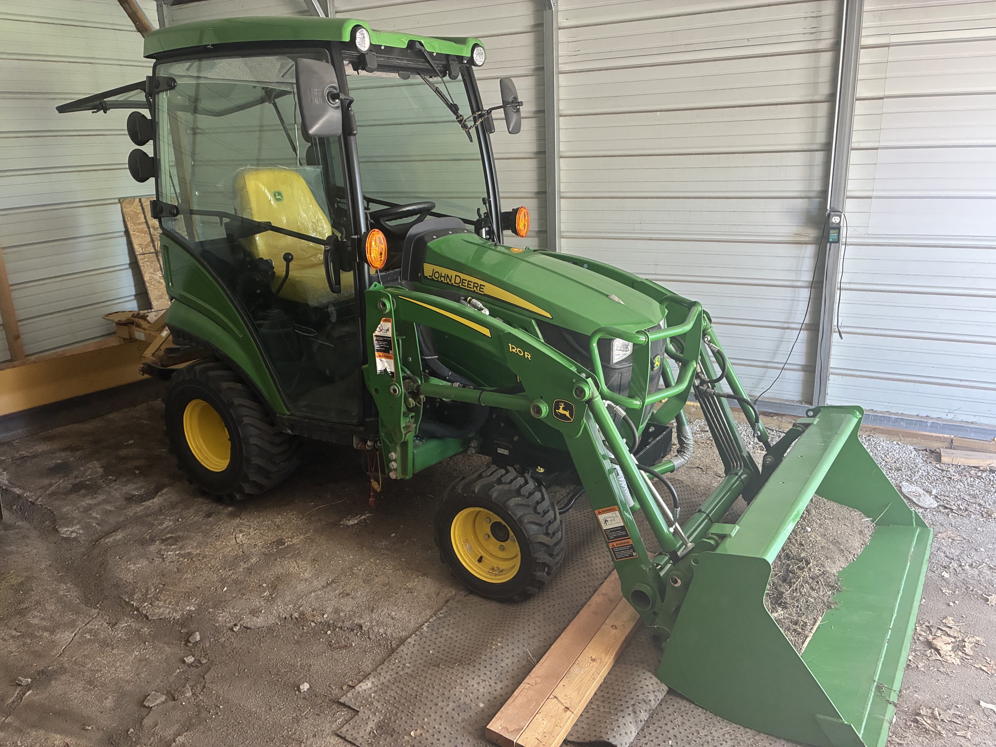 2022 John Deere 1025R at LandMark in Beatrice, NE