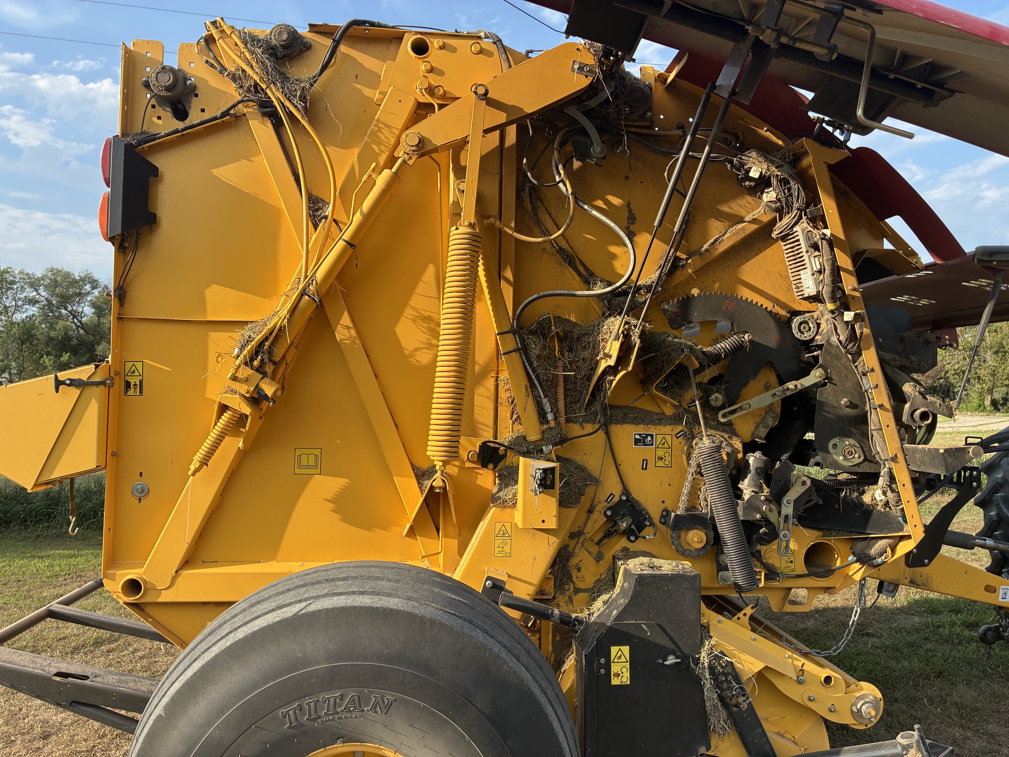  2023 NEW HOLLAND Rollbelt 560 at LandMark in Beatrice, NE