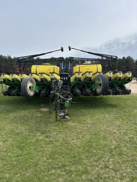 On Lot  Wil-rich 24R22 at Tri County Equipment Bad Axe, MI