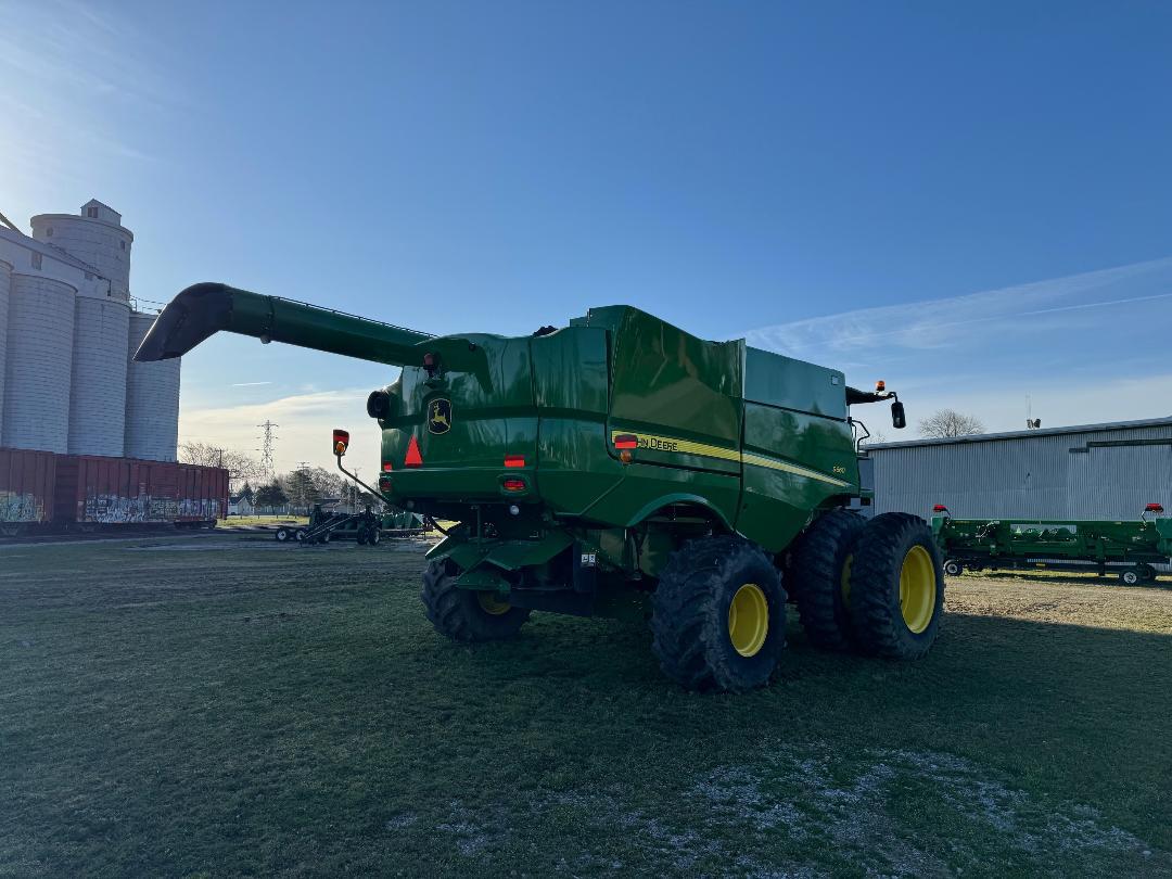 On Lot 2014 John Deere S660 at Tri County Equipment Bad Axe, MI