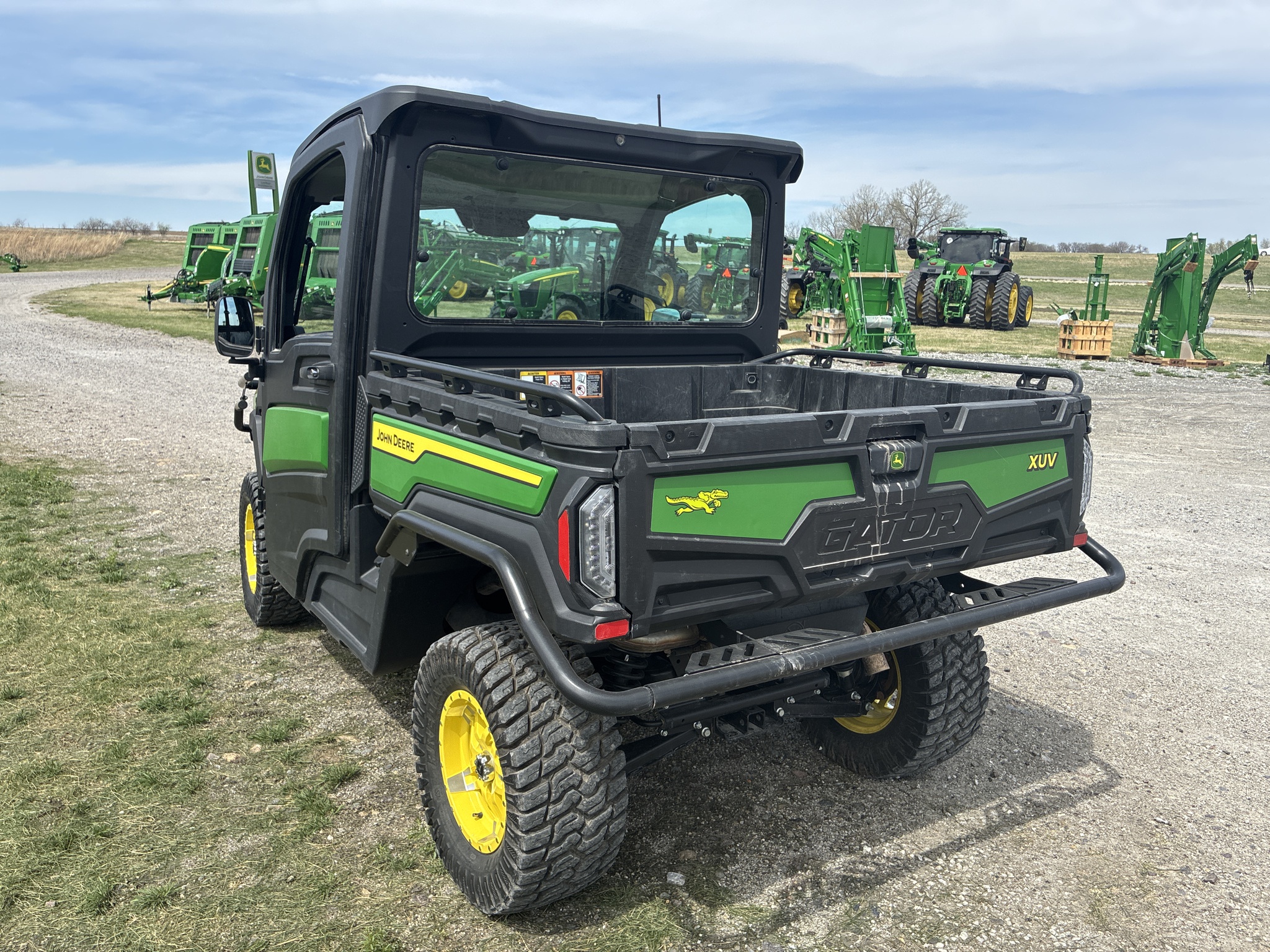  2025 John Deere XUV 845M at LandMark in Marysville, KS