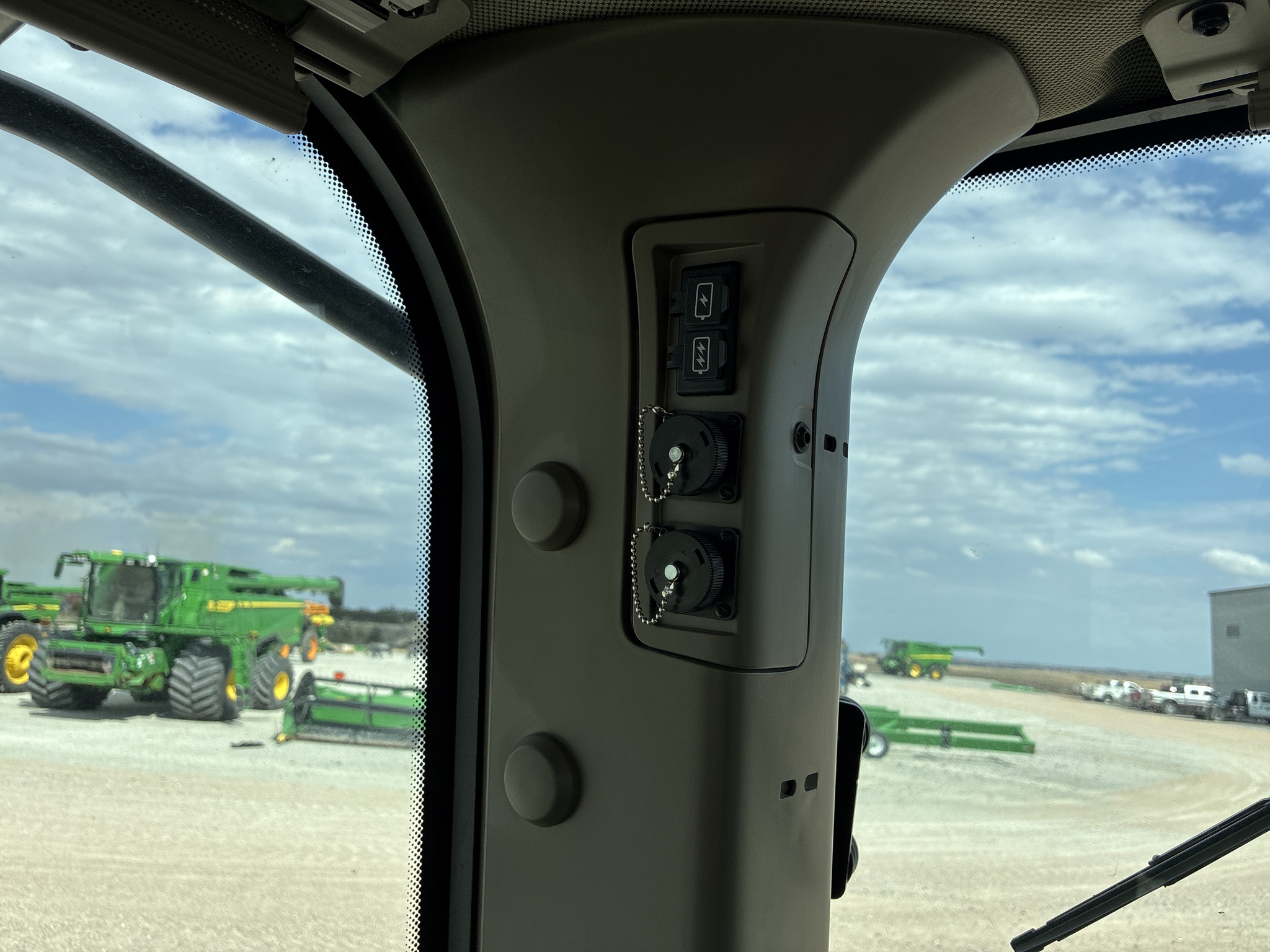  2024 John Deere 8R 340 at LandMark in Hebron, NE
