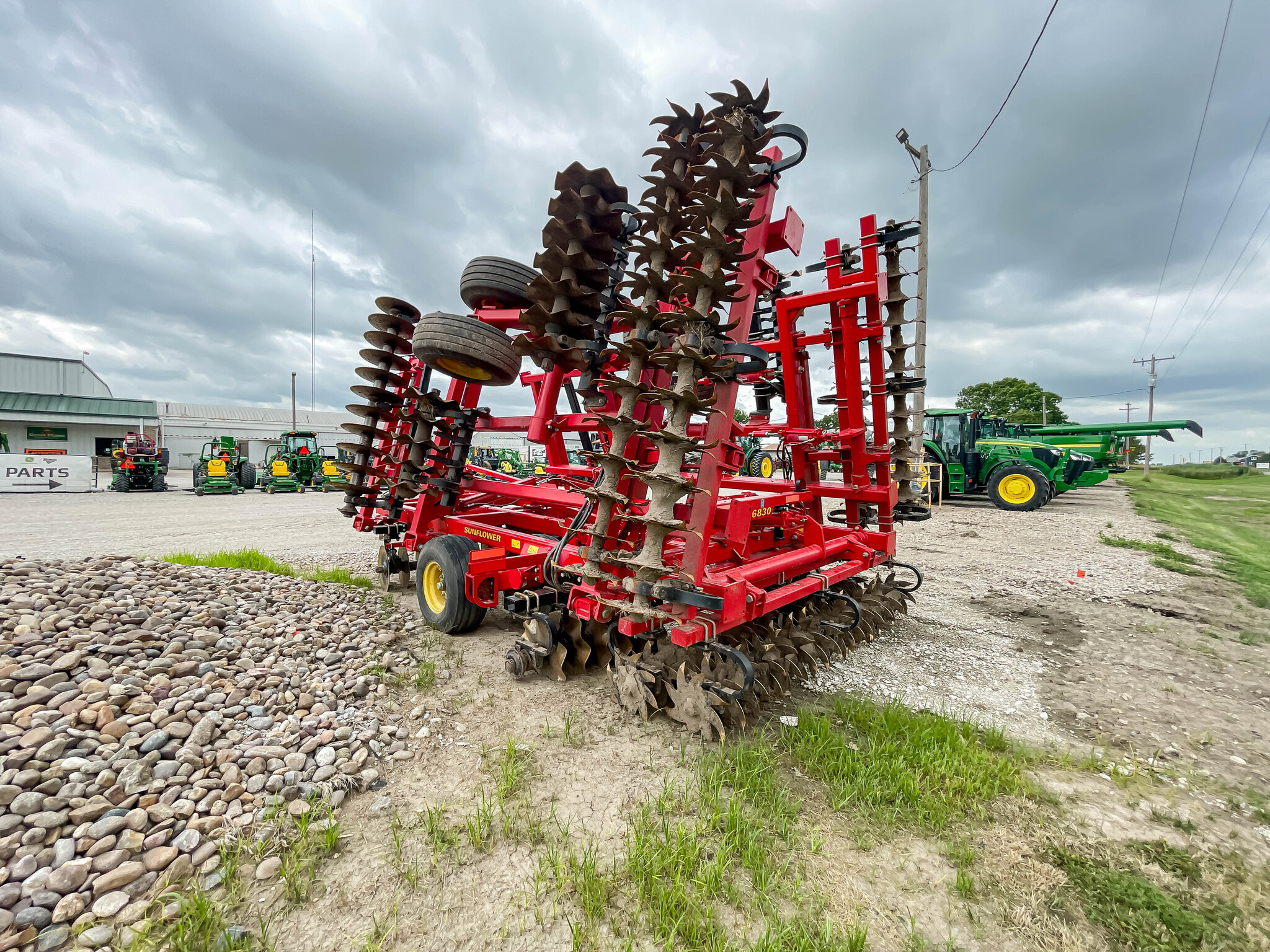  2021 Sunflower 6830-25 at LandMark in Minden, NE