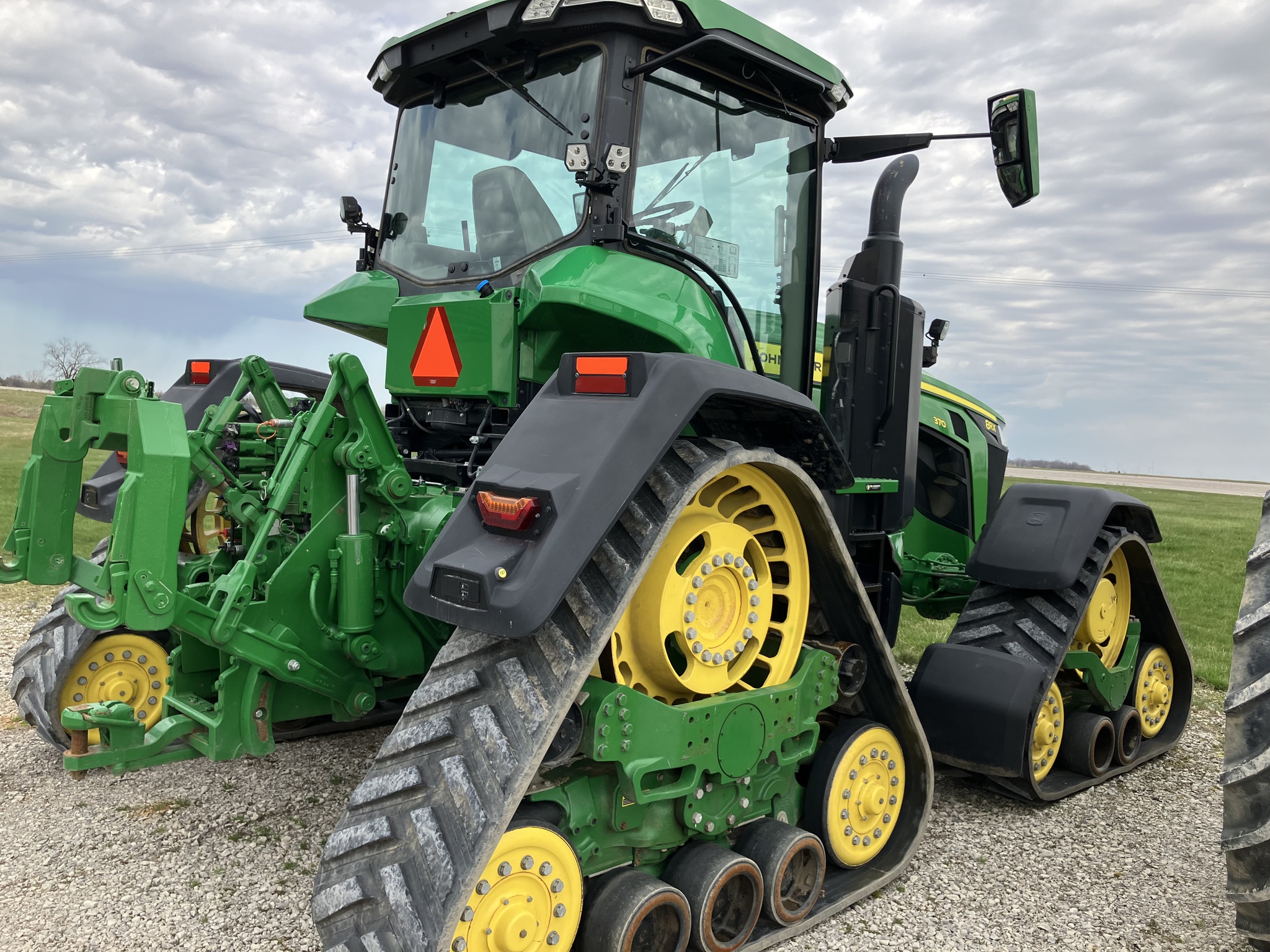 S Pend 2021 John Deere 8RX 370 at Tri County Equipment Caro, MI