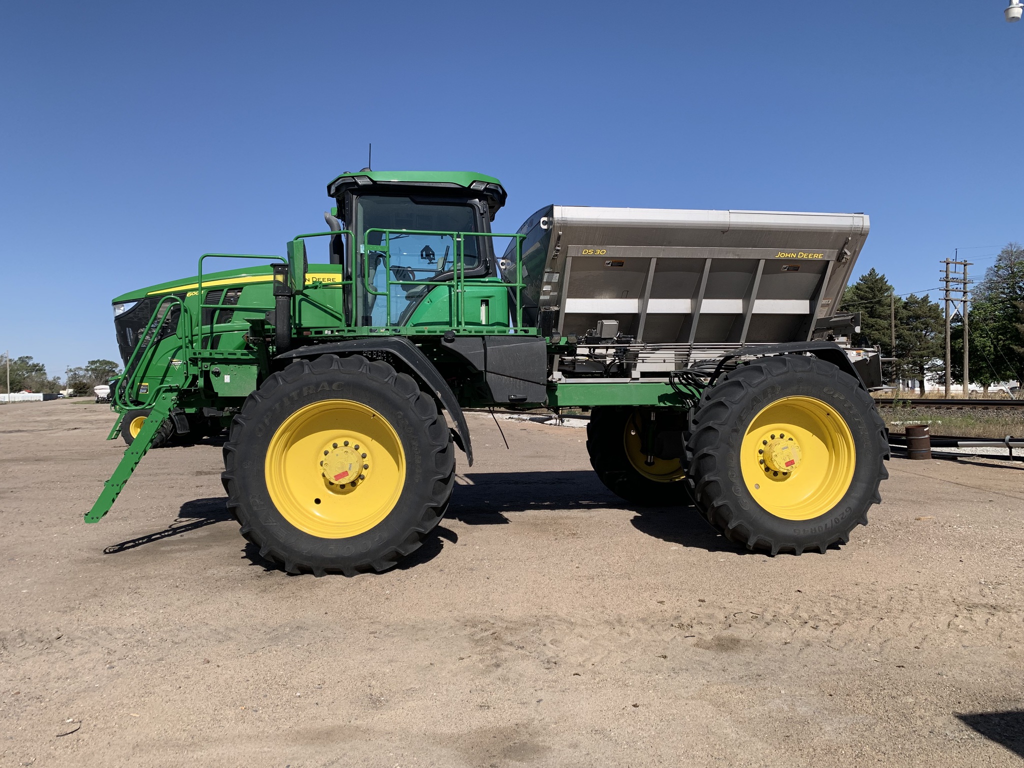  2023 John Deere 600R at LandMark in Gothenburg, NE