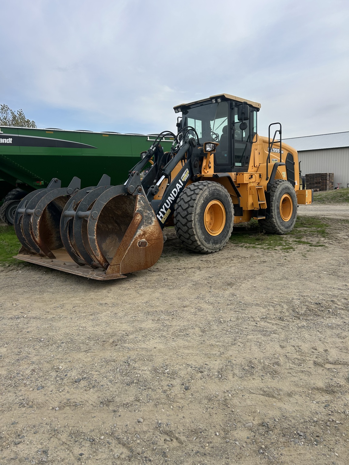 On Lot 2021 Hyundai HL955TM at Tri County Equipment Marlette, MI