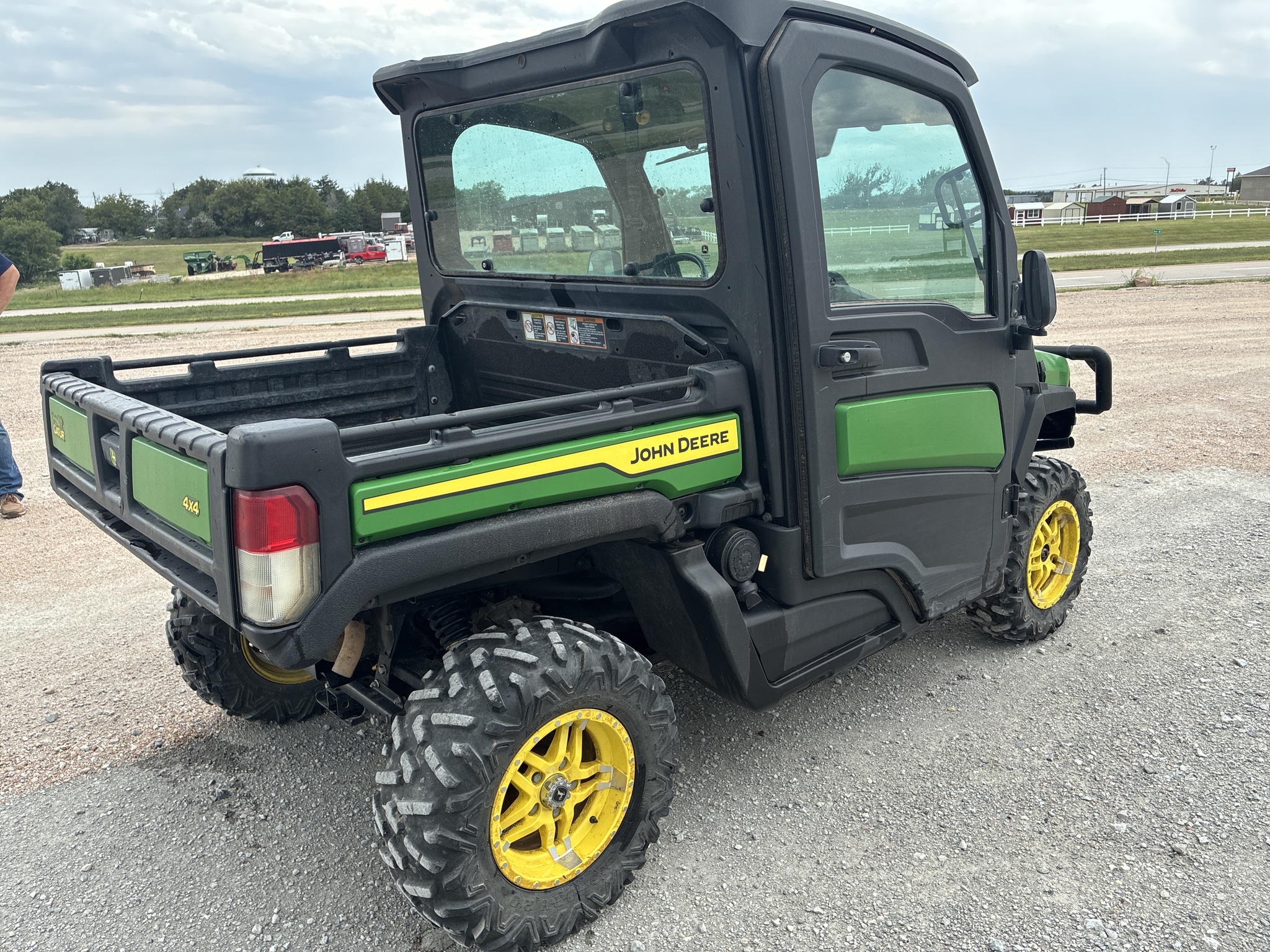  2022 John Deere XUV835M HVAC Cab at LandMark in Hebron, NE