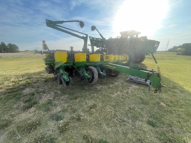  1998 John Deere 1760 at LandMark in Phillipsburg, KS