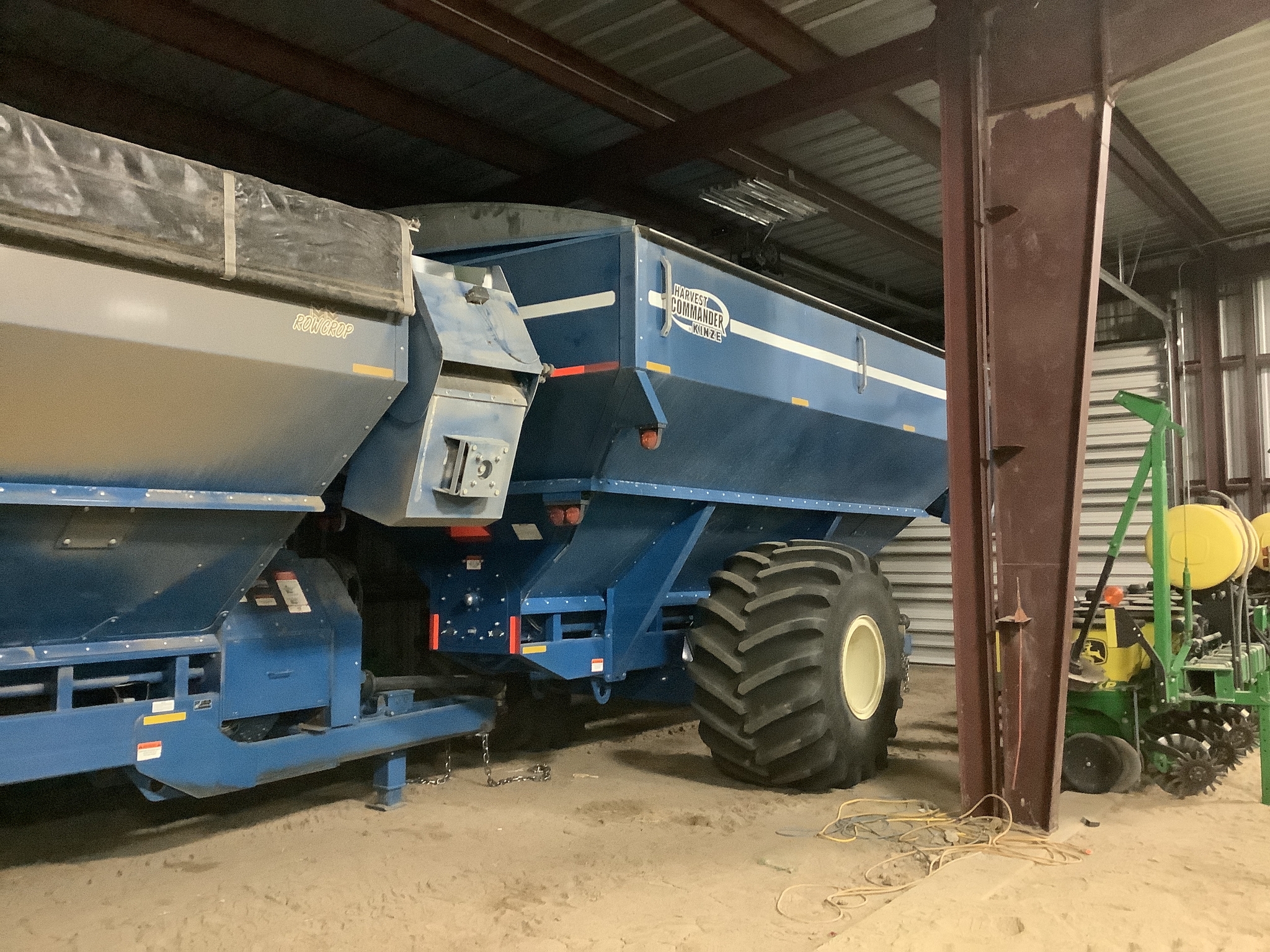  2011 Kinze 850 at LandMark in Arapahoe, NE