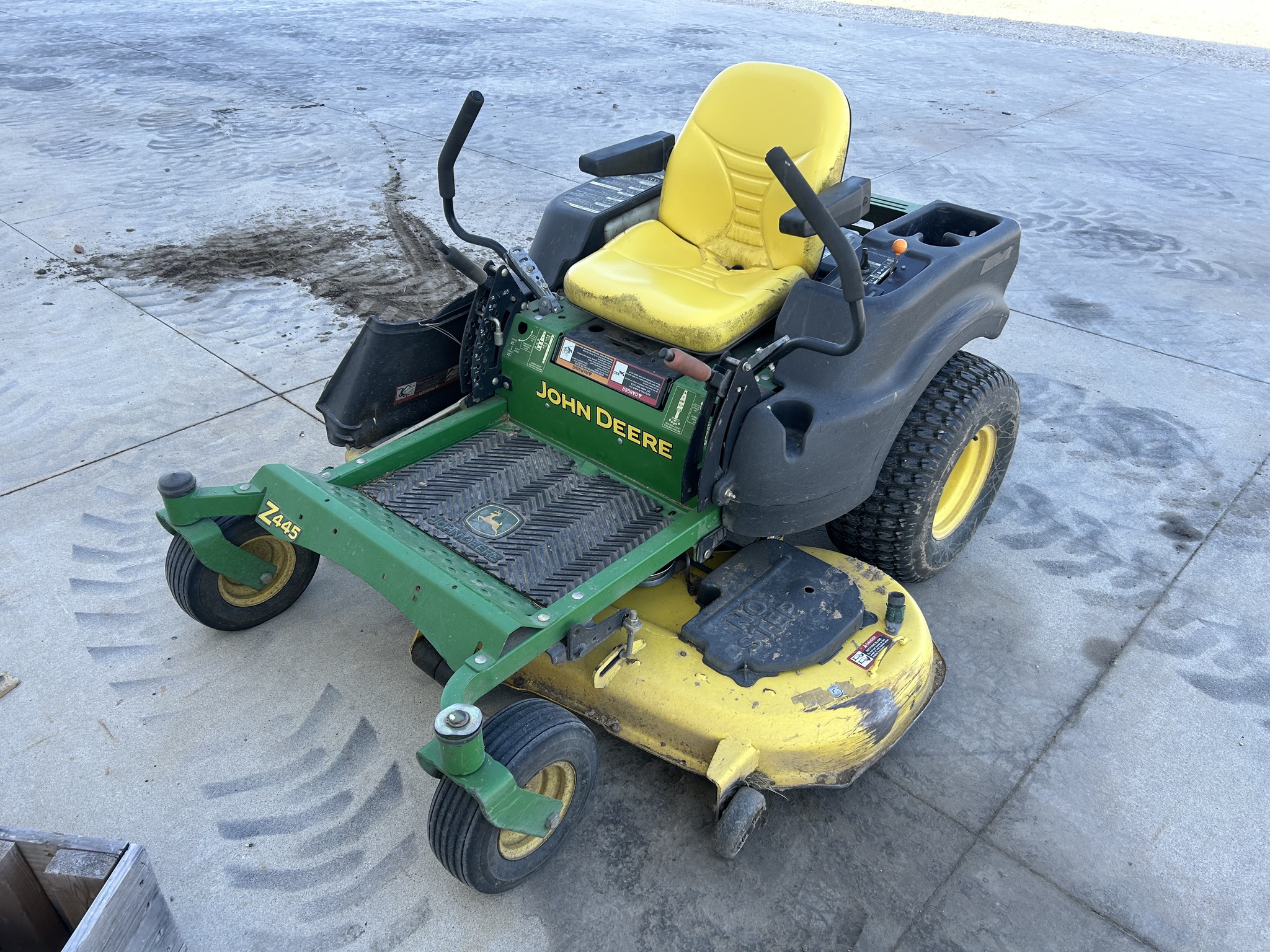 2009 John Deere Z445 at LandMark in Fairfield, NE