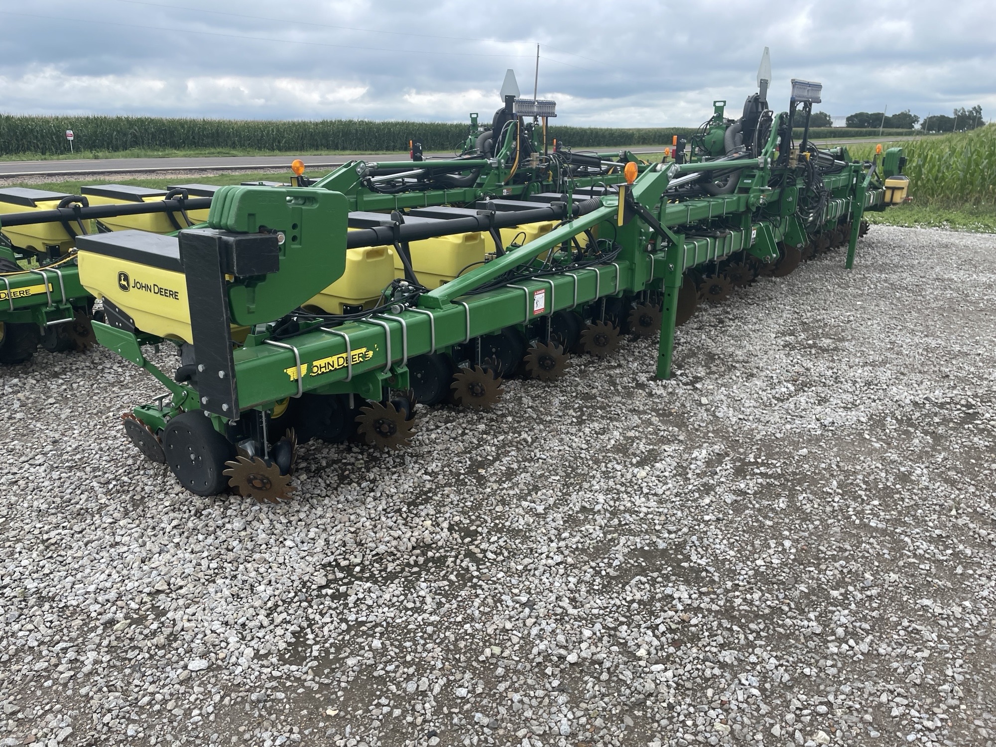  2021 John Deere 1725 at LandMark in Fairfield, NE