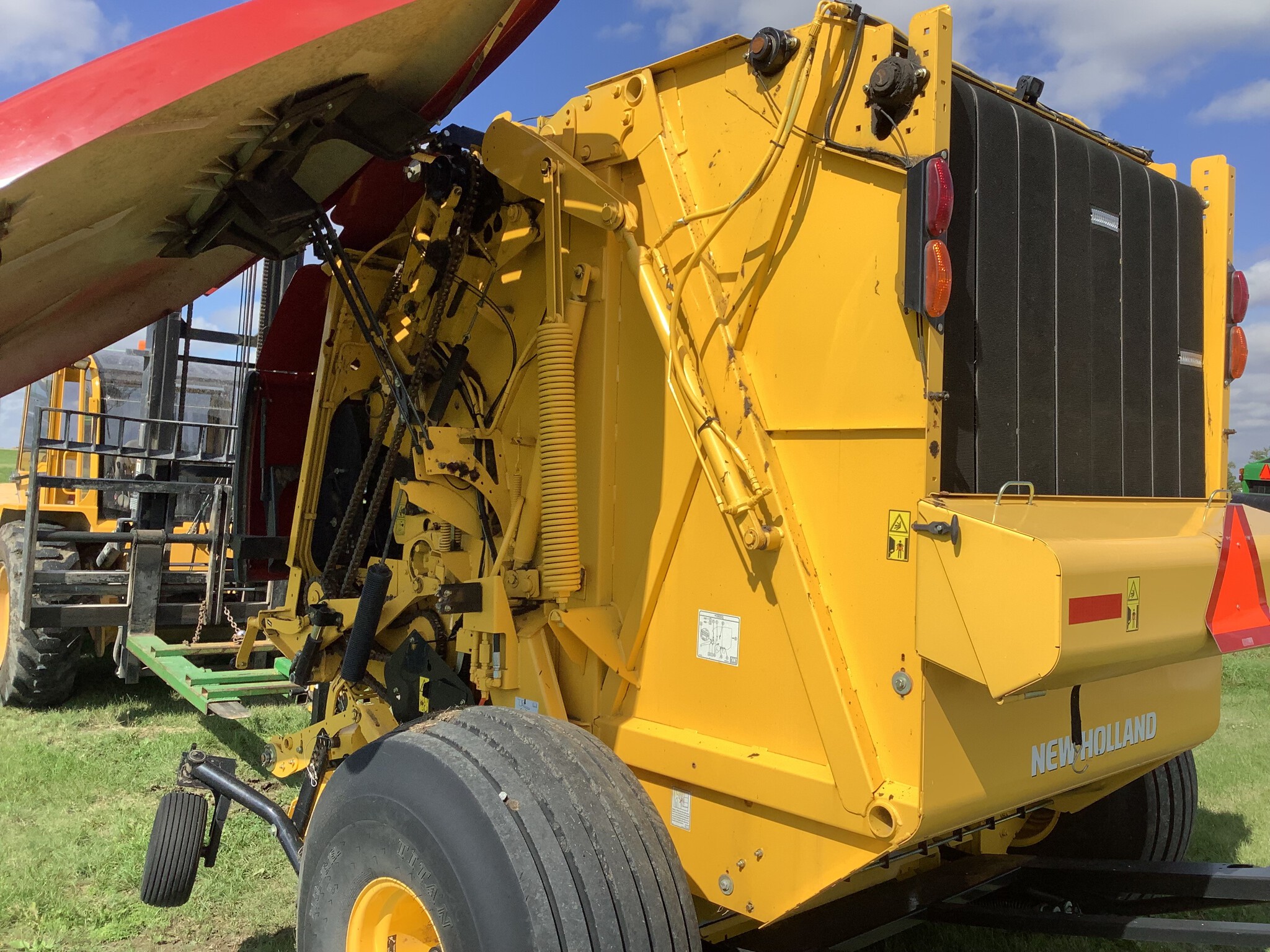  2023 NEW HOLLAND Rollbelt 560 at LandMark in Beatrice, NE