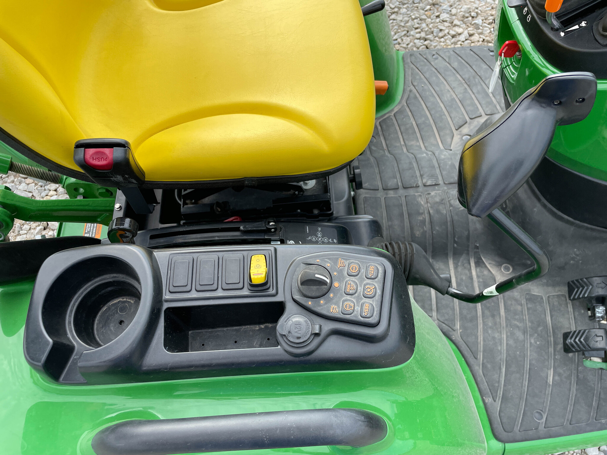  2022 John Deere 3046R at LandMark in Holdrege, NE