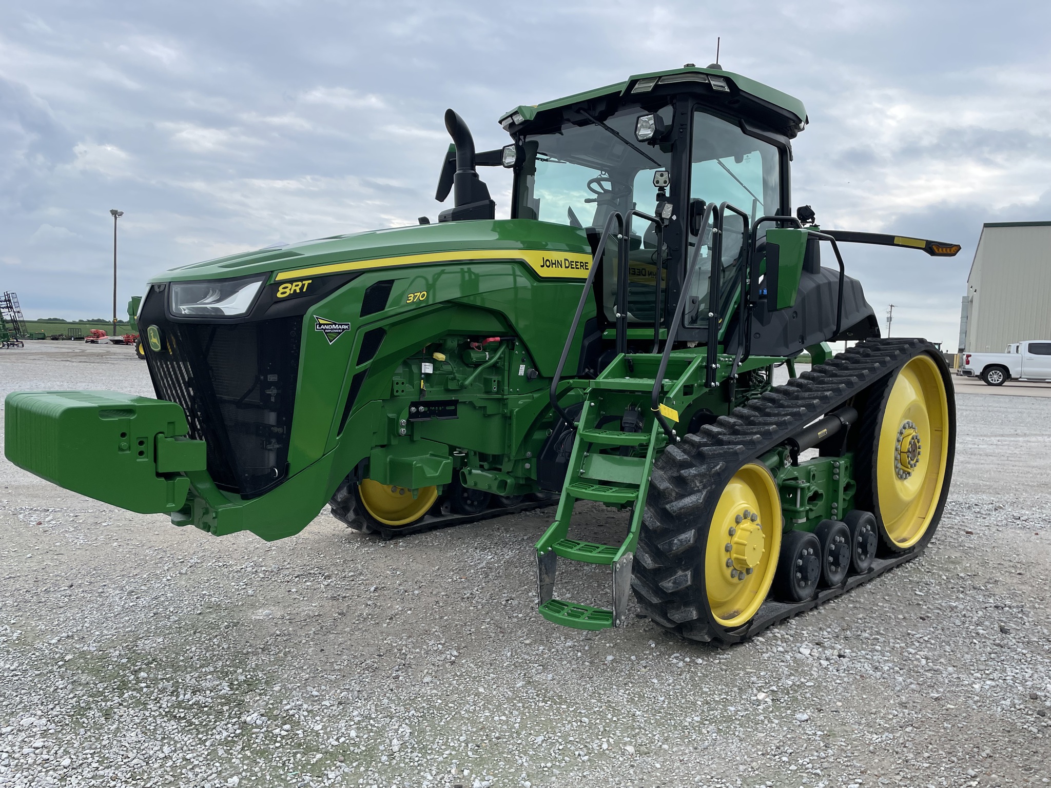  2024 John Deere 8RT 370 at LandMark in Fairfield, NE