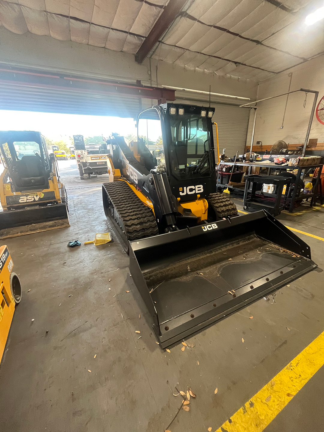 New 2025 JCB 270T T4 at Briggs Equipment in Jacksonville, FL (JCB)