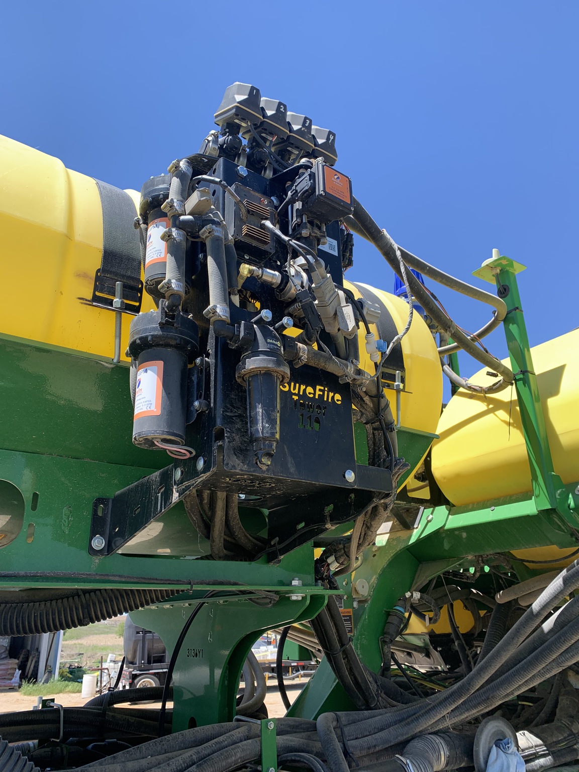  2017 John Deere 1775NT at LandMark in Arapahoe, NE